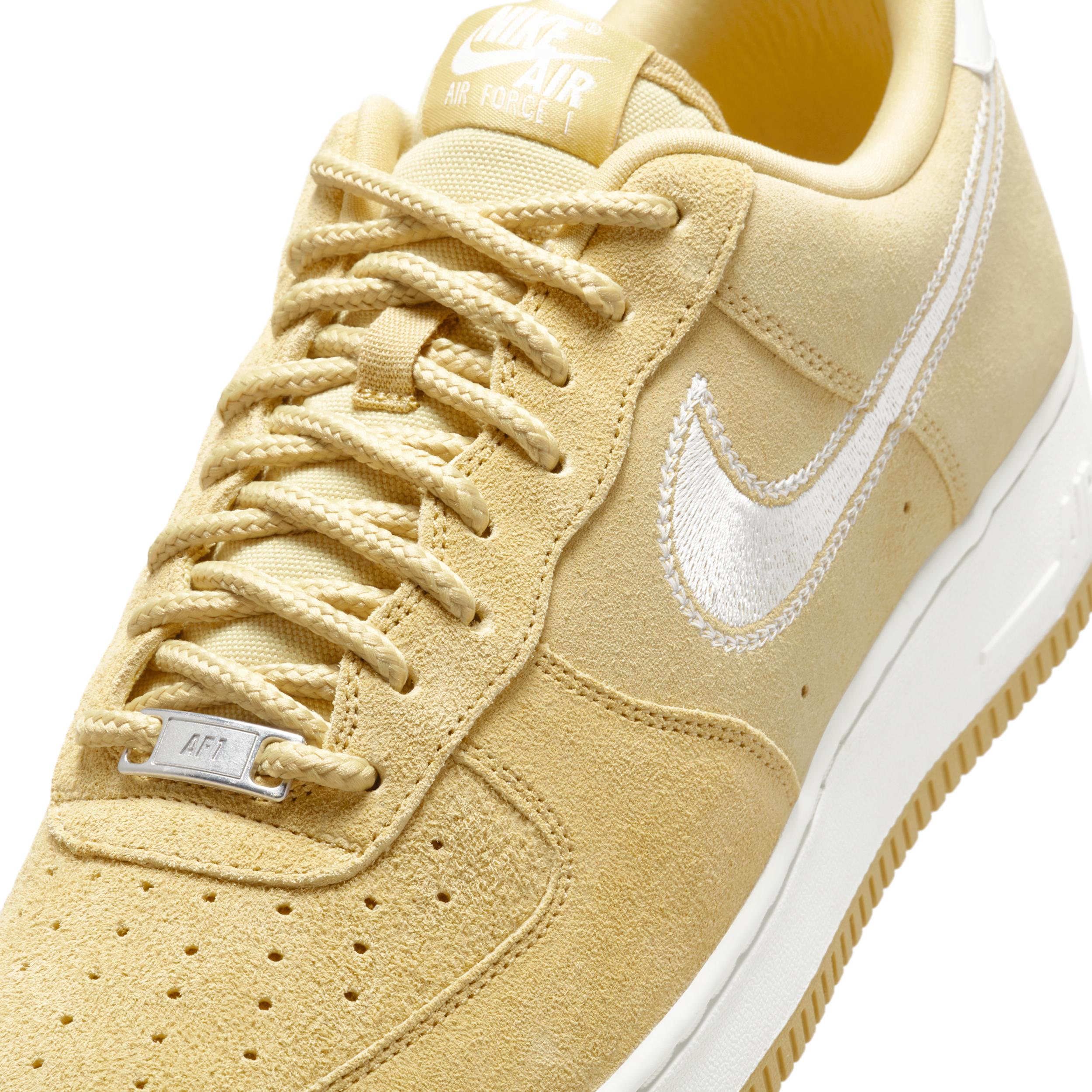 Mens Nike Air Force 1 07 LV8 SE Casual Shoes Product Image