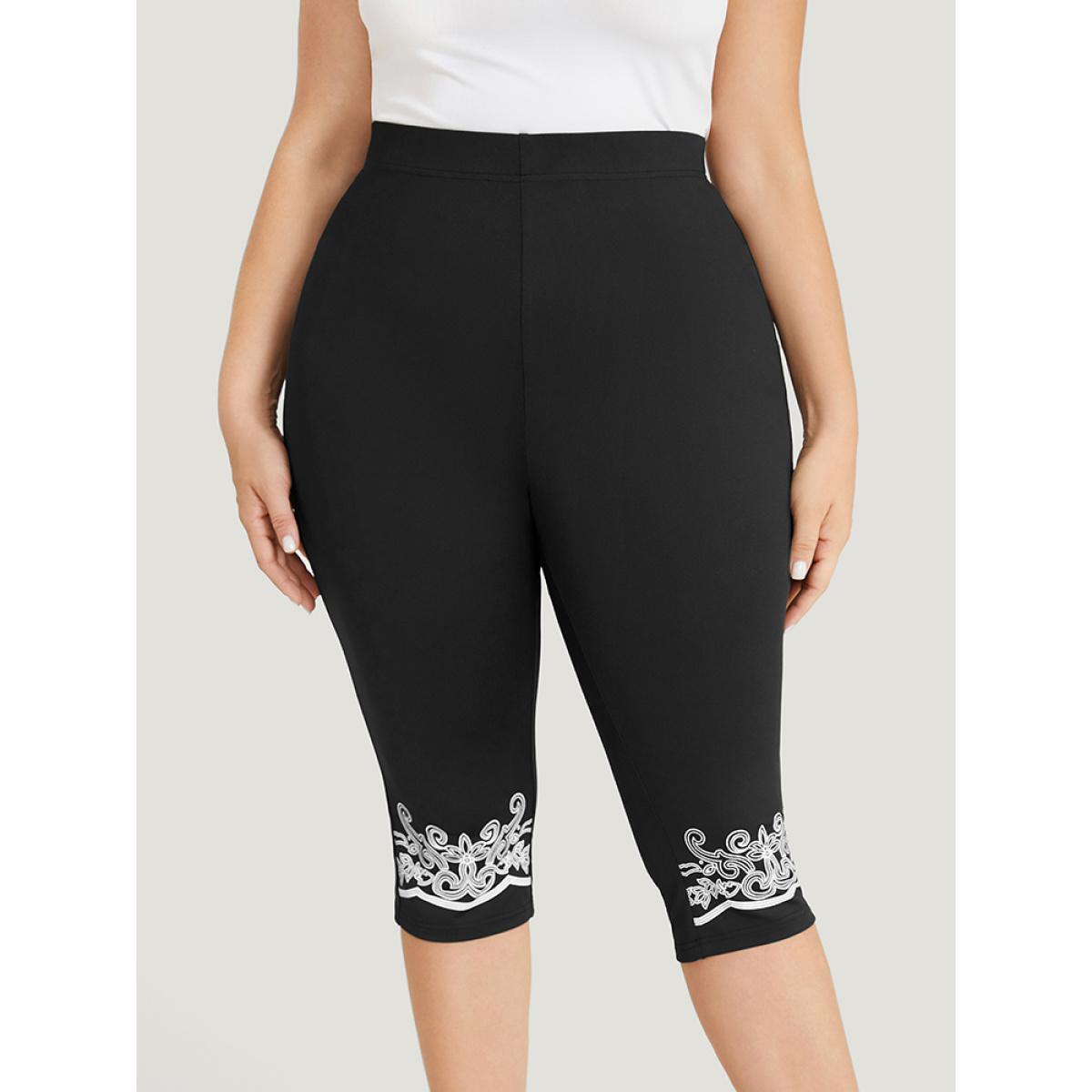 Plus Size Bandana Print Skinny Knee Leggings Women Black Elegant High stretch Skinny High Rise Dailywear Leggings BloomChic 14-16/1X Product Image