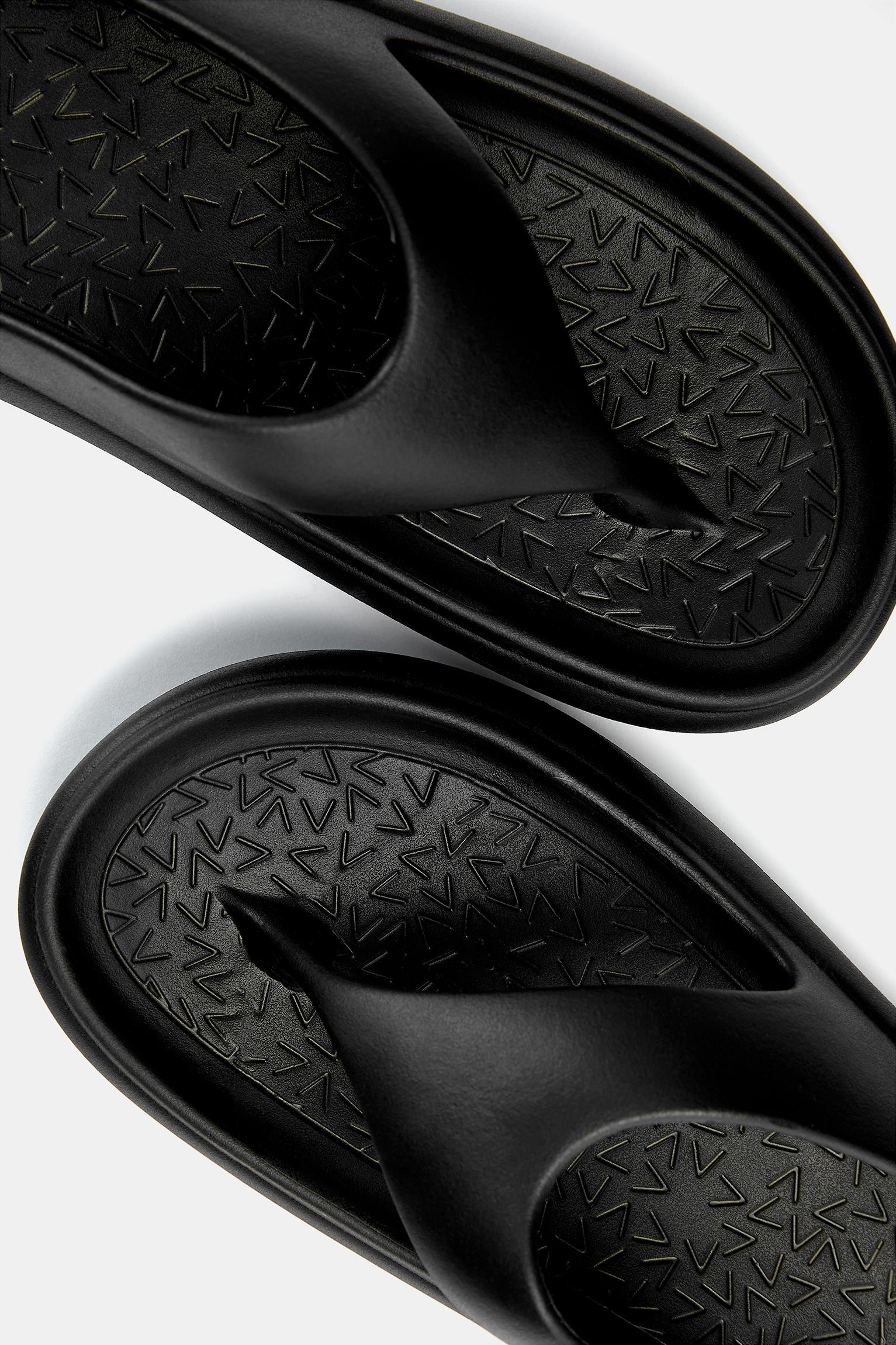 Rubberized sandals Product Image