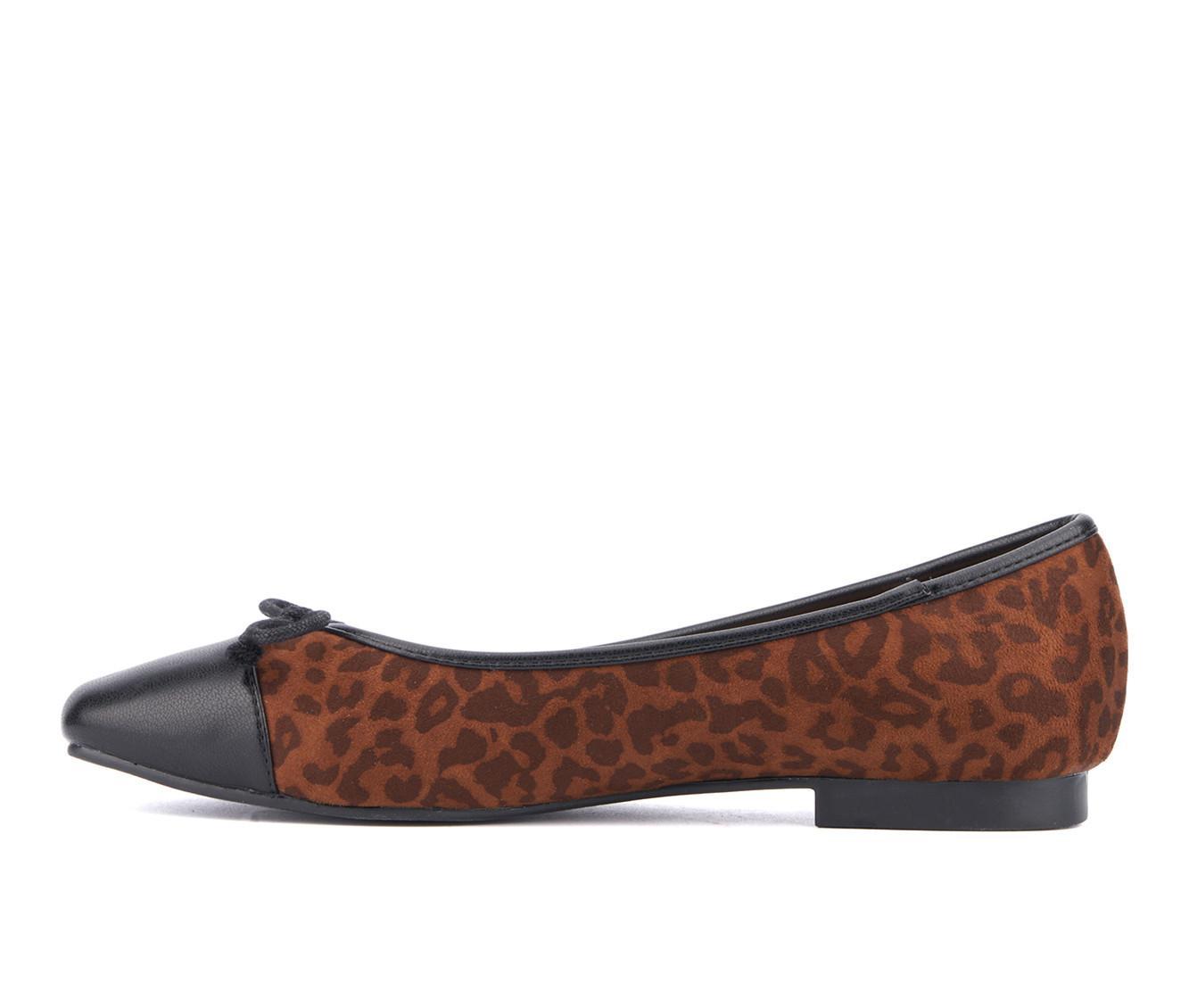 Women's New York and Company Patricia Flats Product Image
