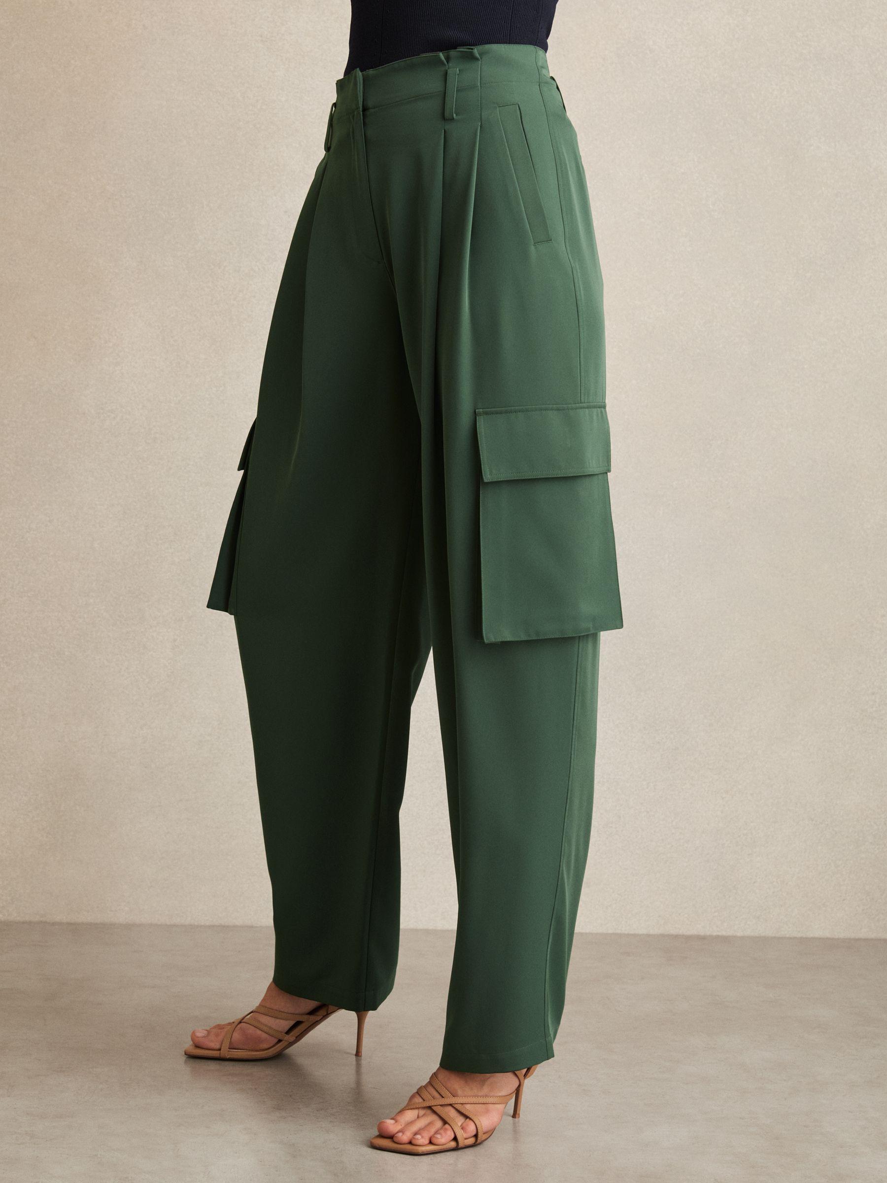 Wide-Leg Pleated Cargo Trousers in Green Product Image