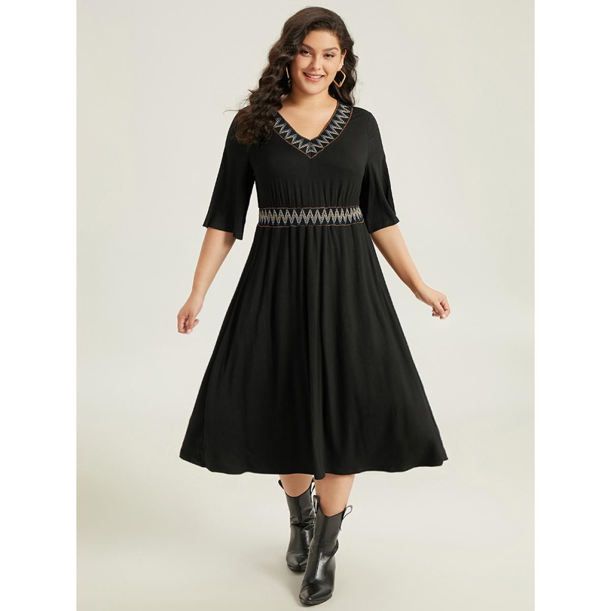 Plus Size Supersoft Essentials Geometric Contrast Webbing Dress Black Women Casual Plain V-neck Half Sleeve Curvy Midi Dress BloomChic 18-20/2X Product Image