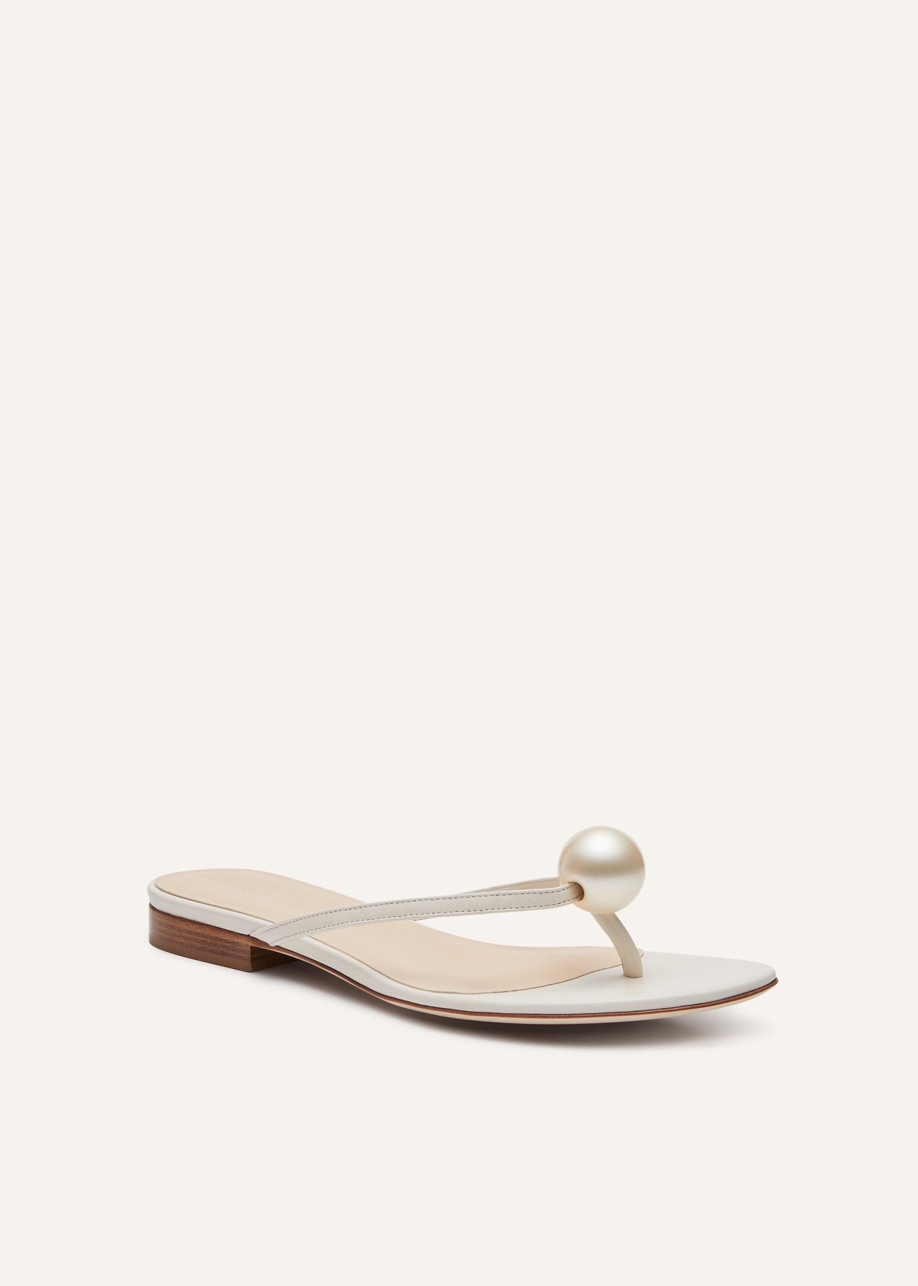 Flat thong pearl sandals in cream leather Product Image