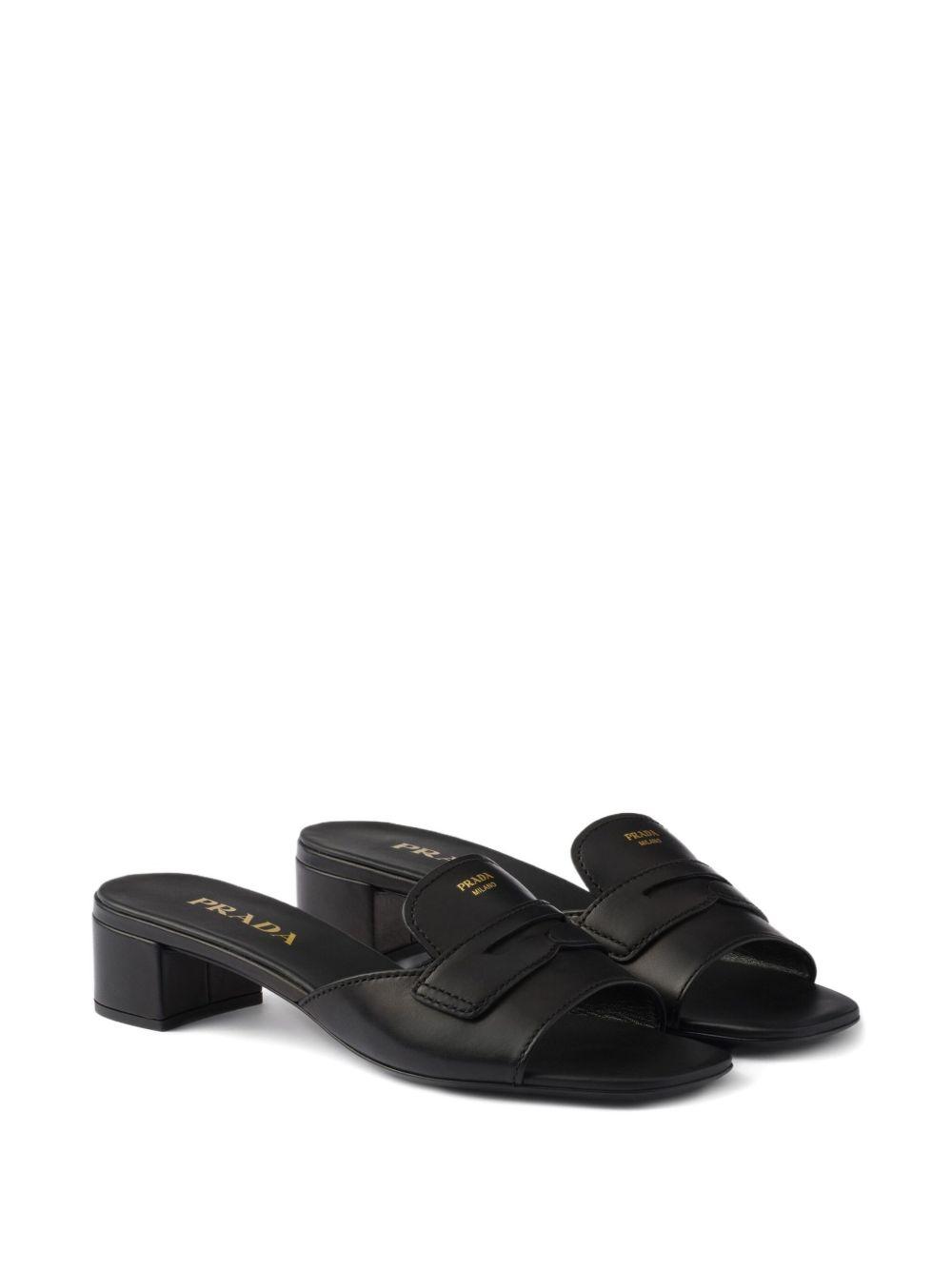 leather sandals Product Image