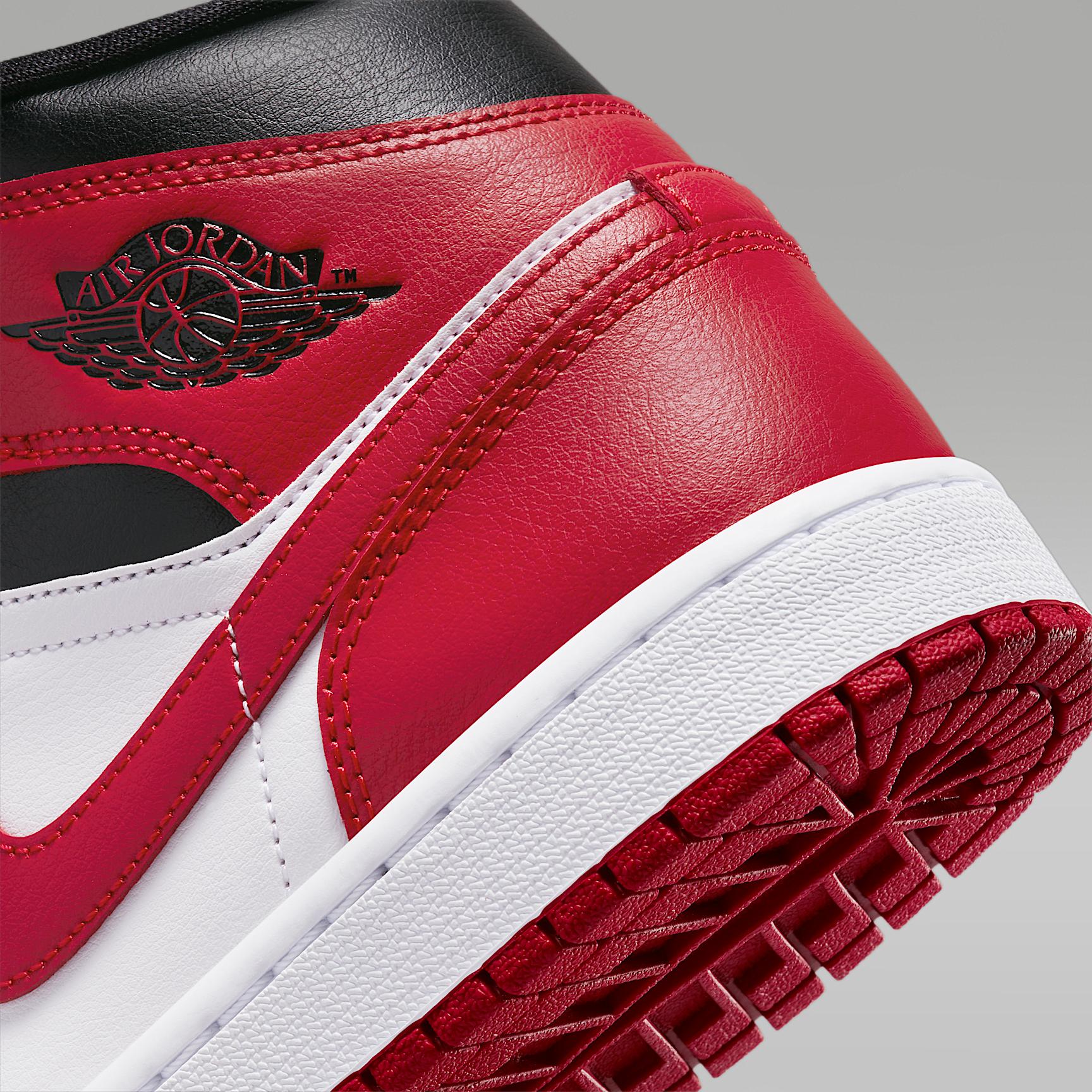 Air Jordan 1 Mid Women's Shoes Product Image