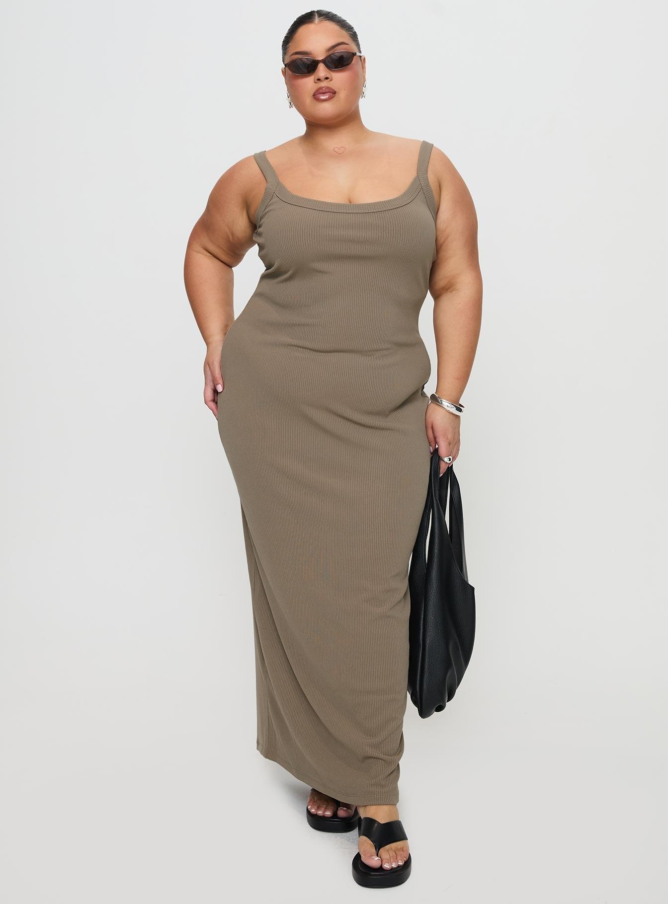 Montwood Maxi Dress Sage Curve Product Image