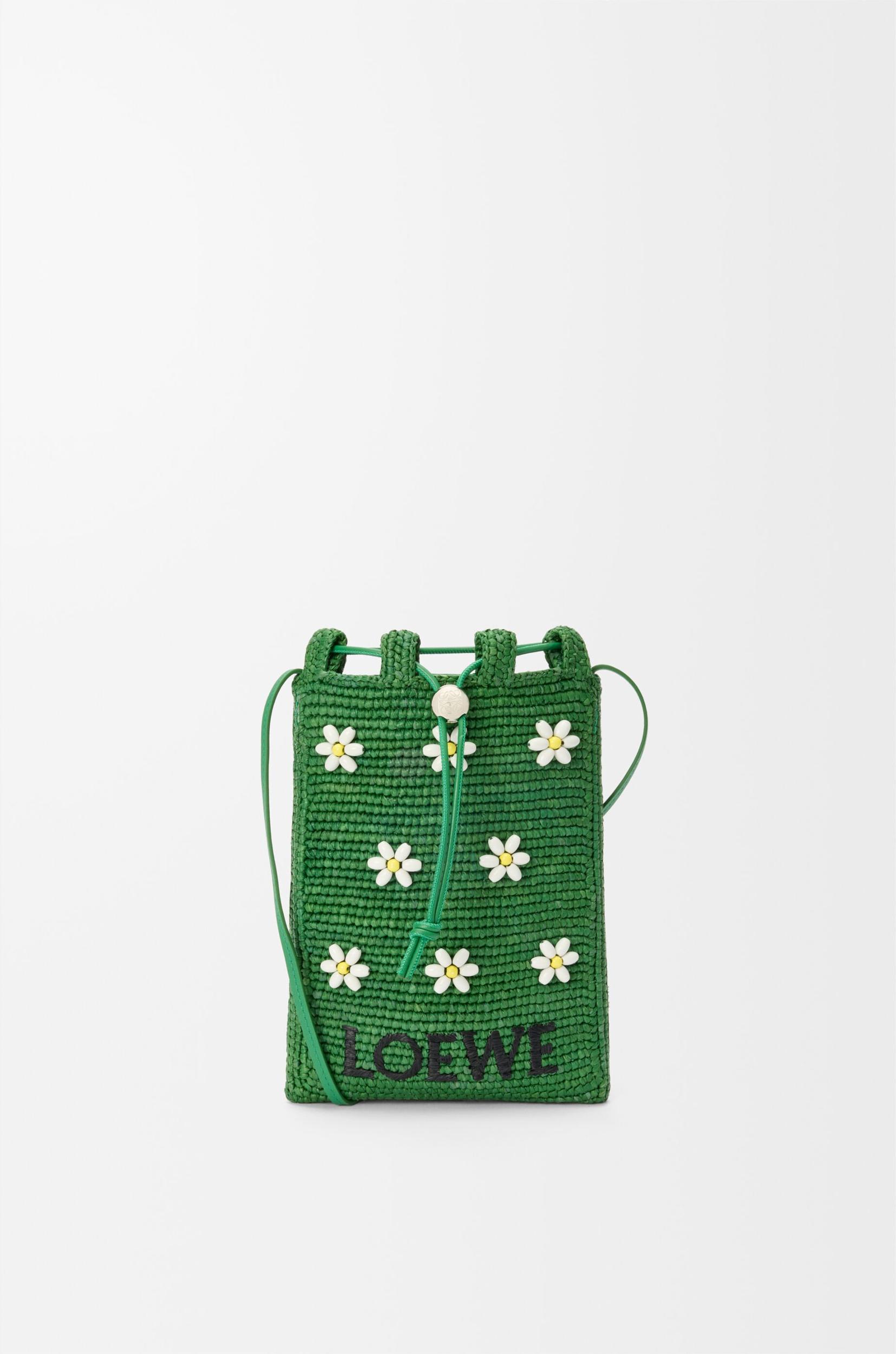 Drawstring pocket in raffia Product Image