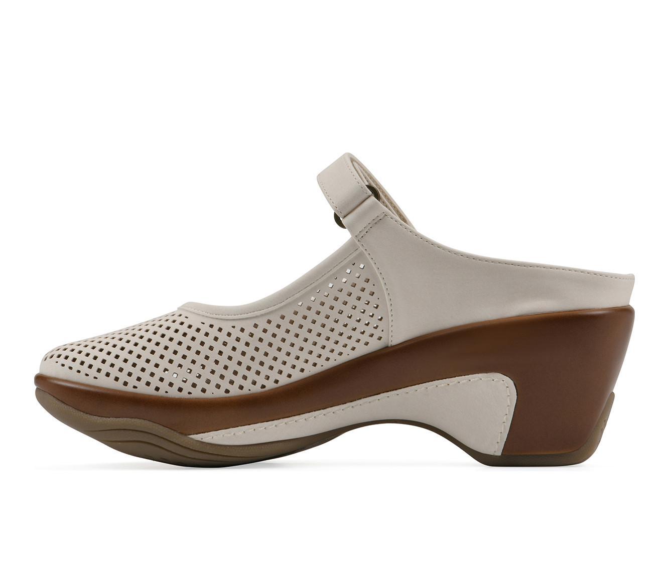 Women's White Mountain Vinto2 Clogs Product Image