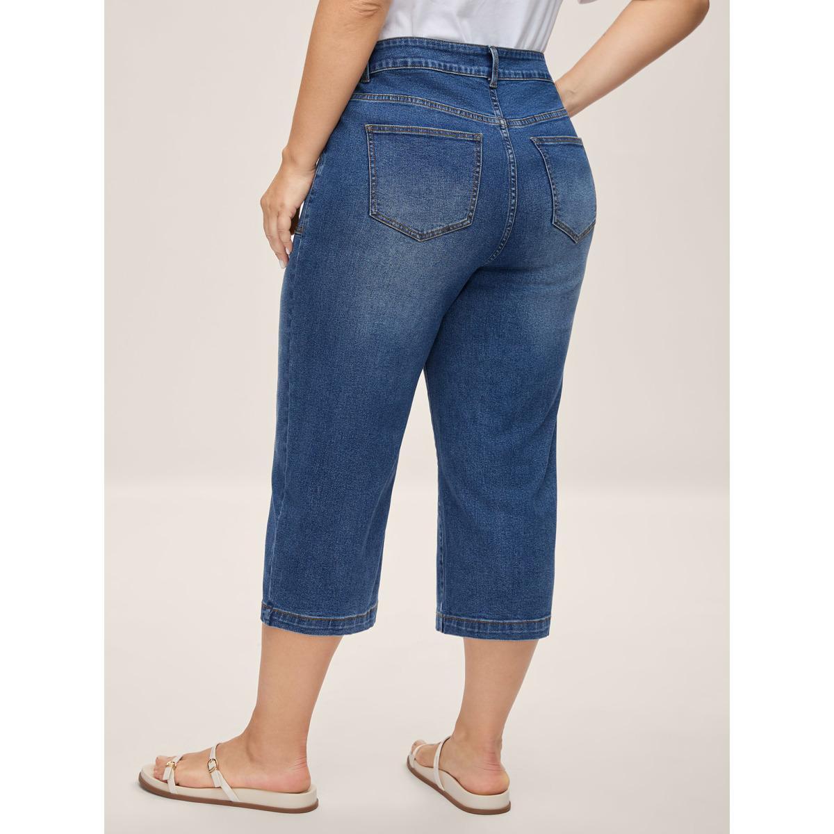 Plus Size Stretchy Mid-Rise Capri Jeans Women Midblue Leisure Medium stretch Slanted pocket Jeans BloomChic 30/6X Product Image