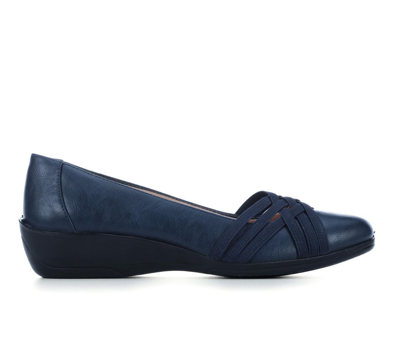 Women's LifeStride Incredible 2 Low Wedge Pumps Product Image