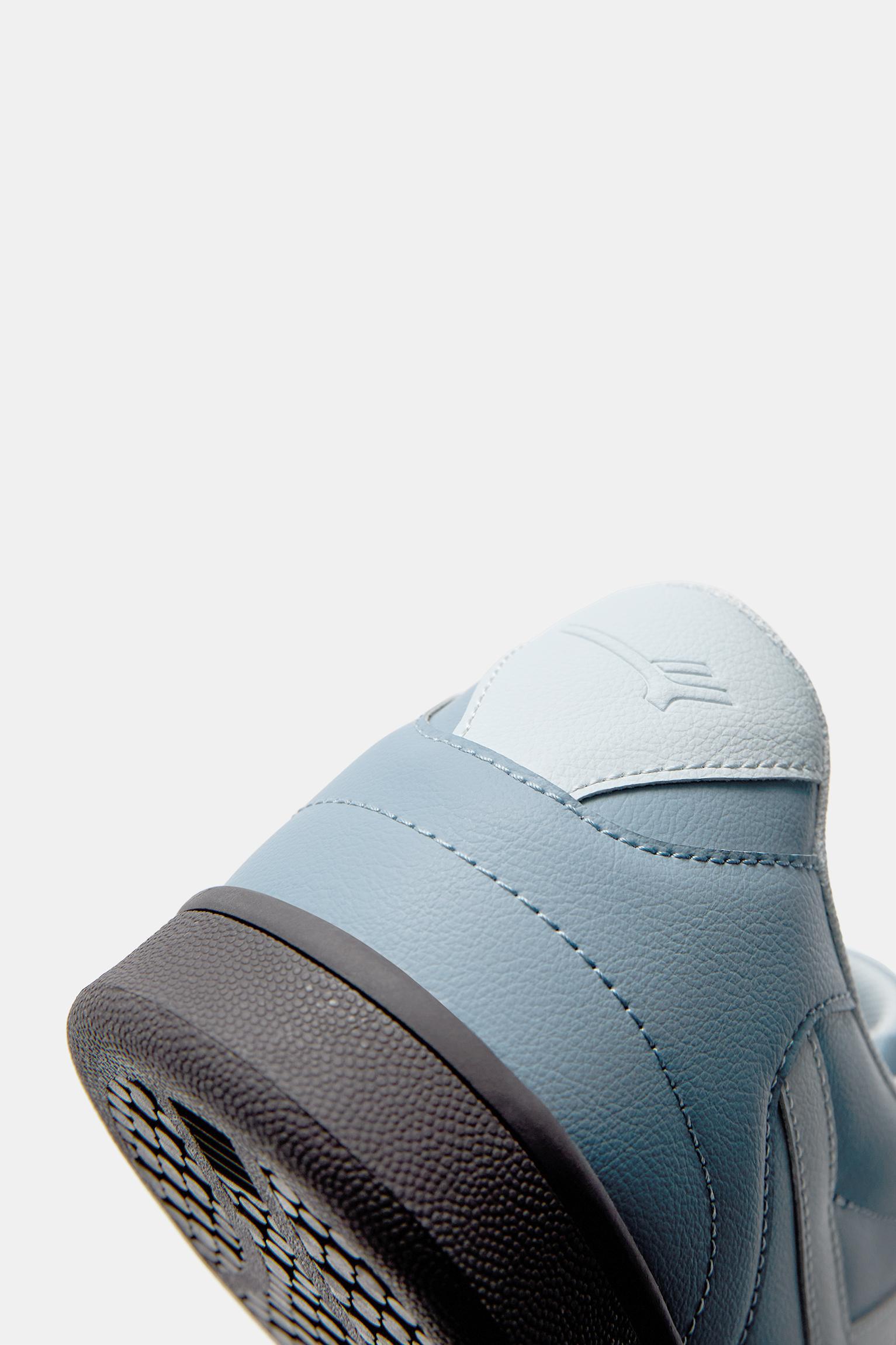 Retro sneakers Product Image