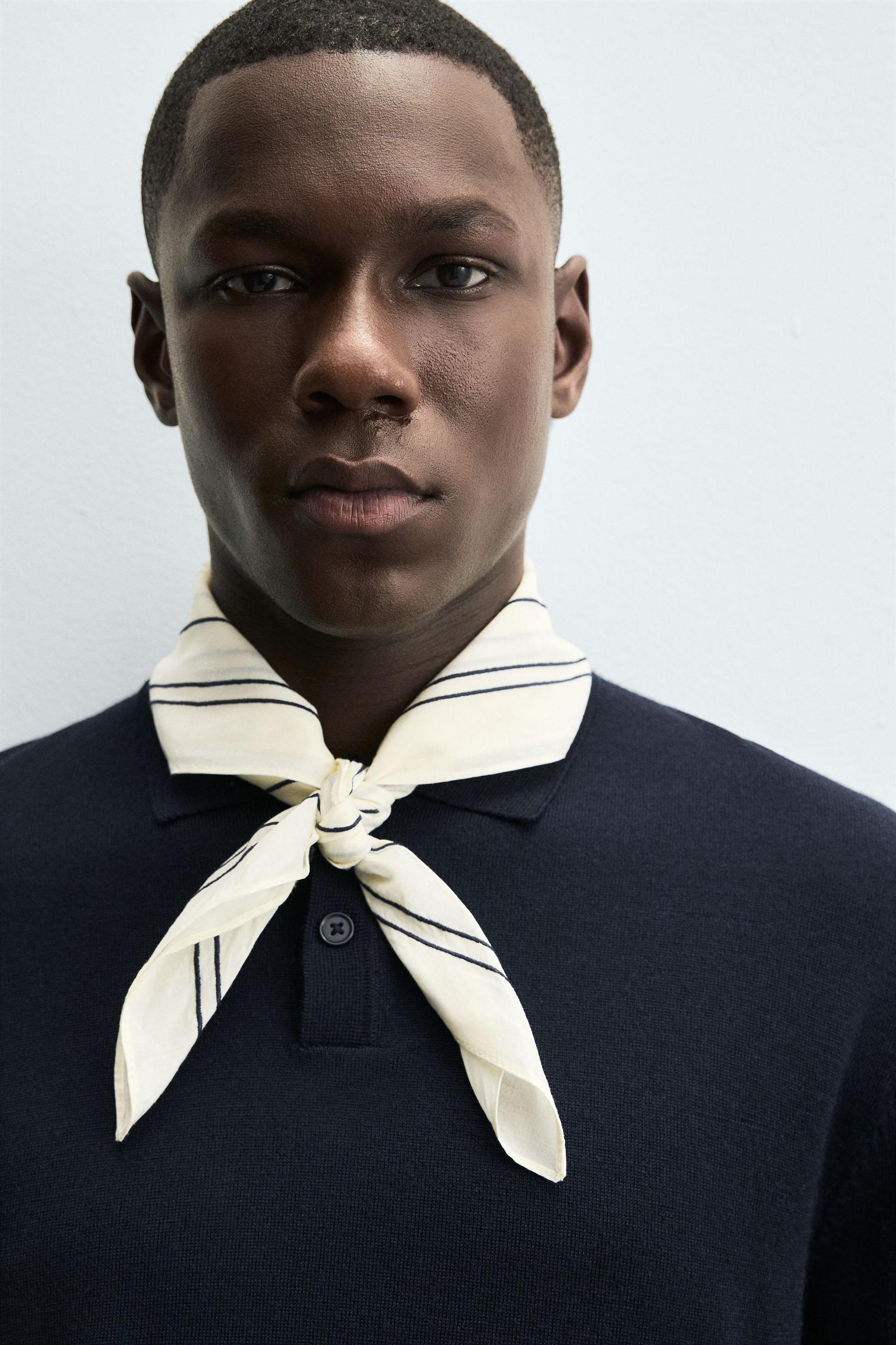 CONTRAST EMBROIDERY BANDANA Product Image