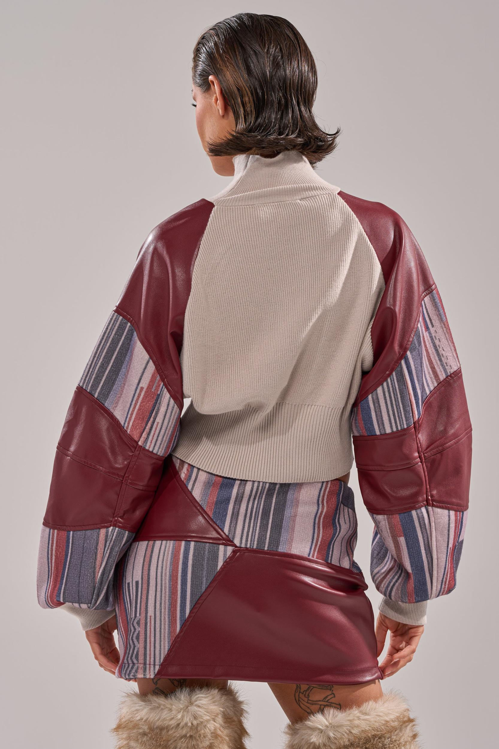 FEELING THE VIBES MINI SKIRT Product Image