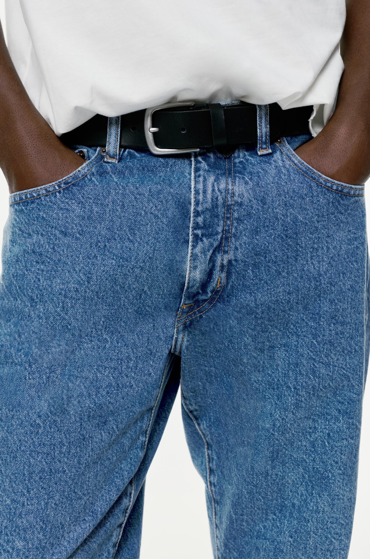 Black leather belt Product Image