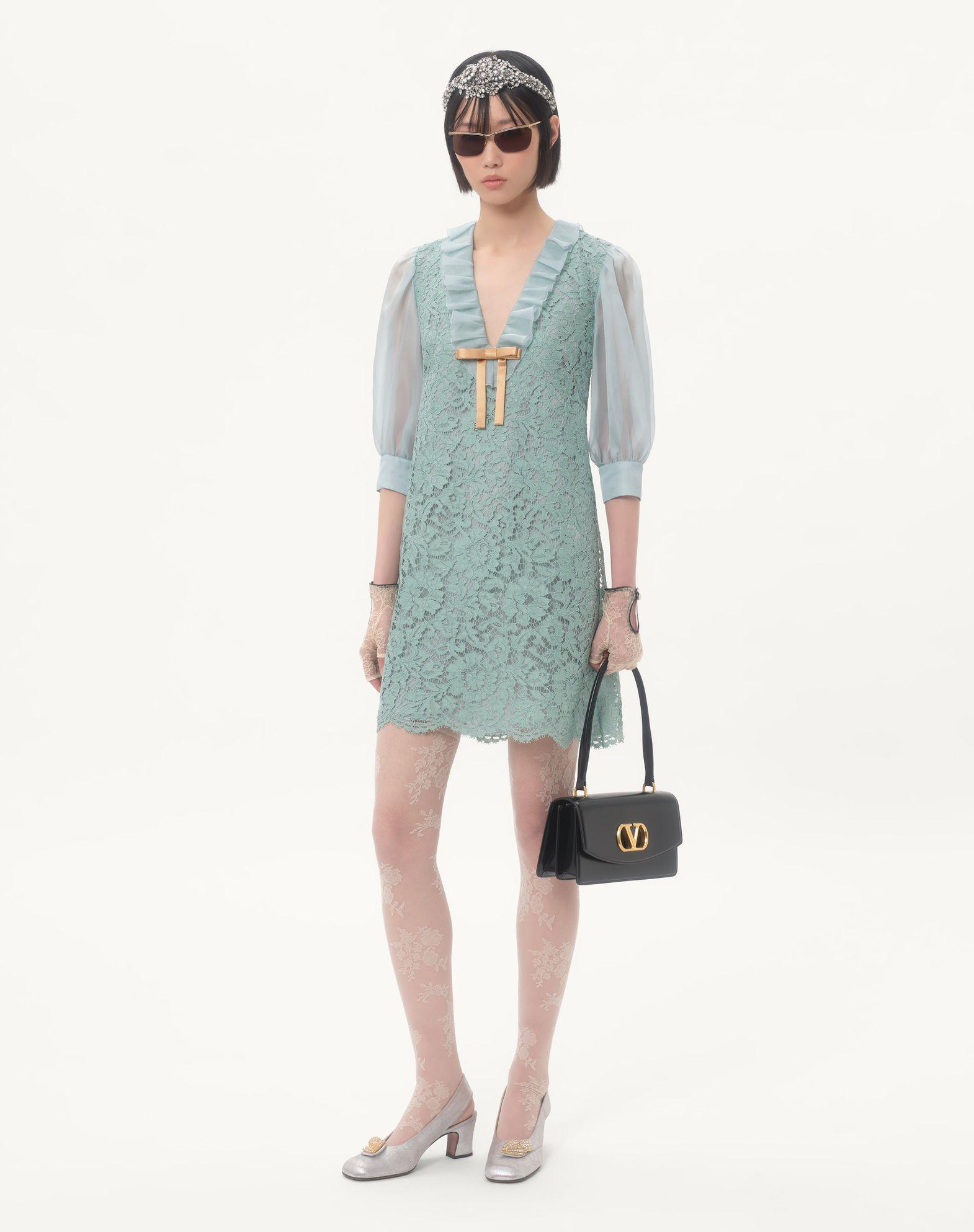 Short Dress In Heavy Lace Product Image