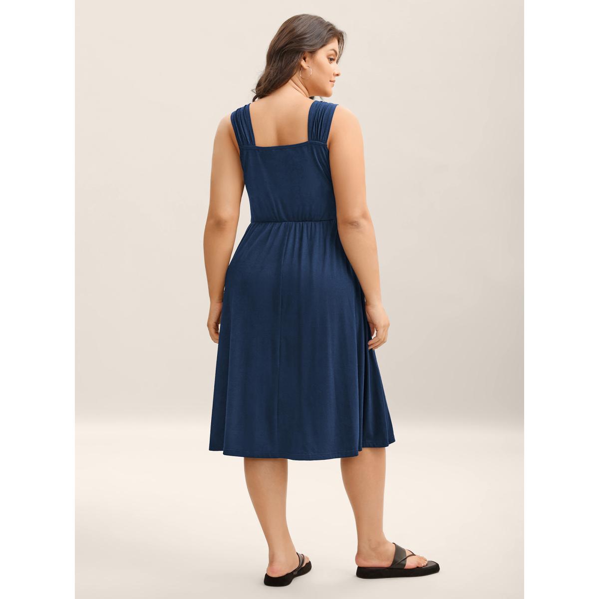 Plus Size Crosswrap Bodice Pockets Midi Dress Mediumblue Women Leisure Heart neckline Sleeveless Curvy BloomChic 18-20/2X Product Image