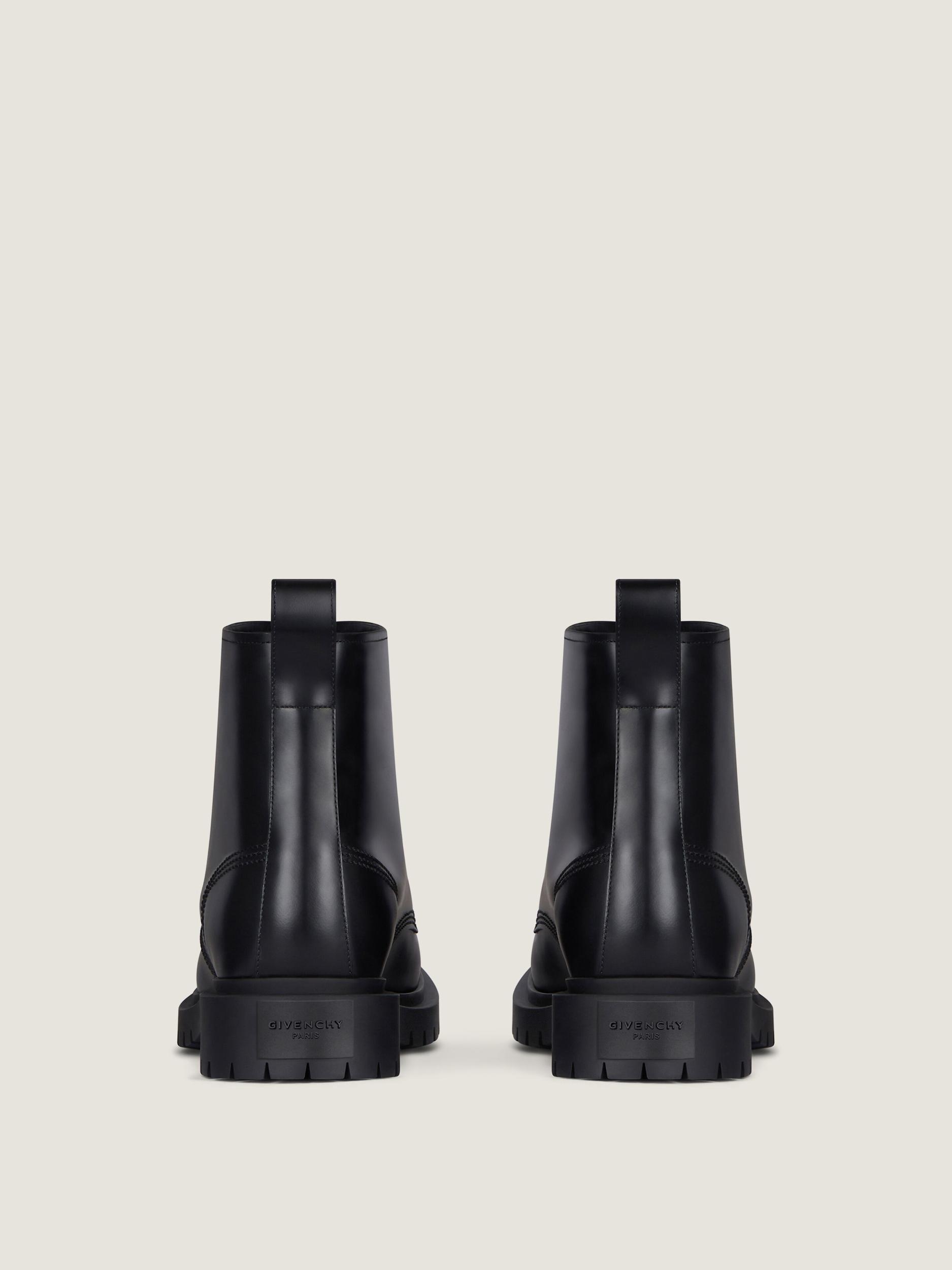 Lace up boots in leather Product Image