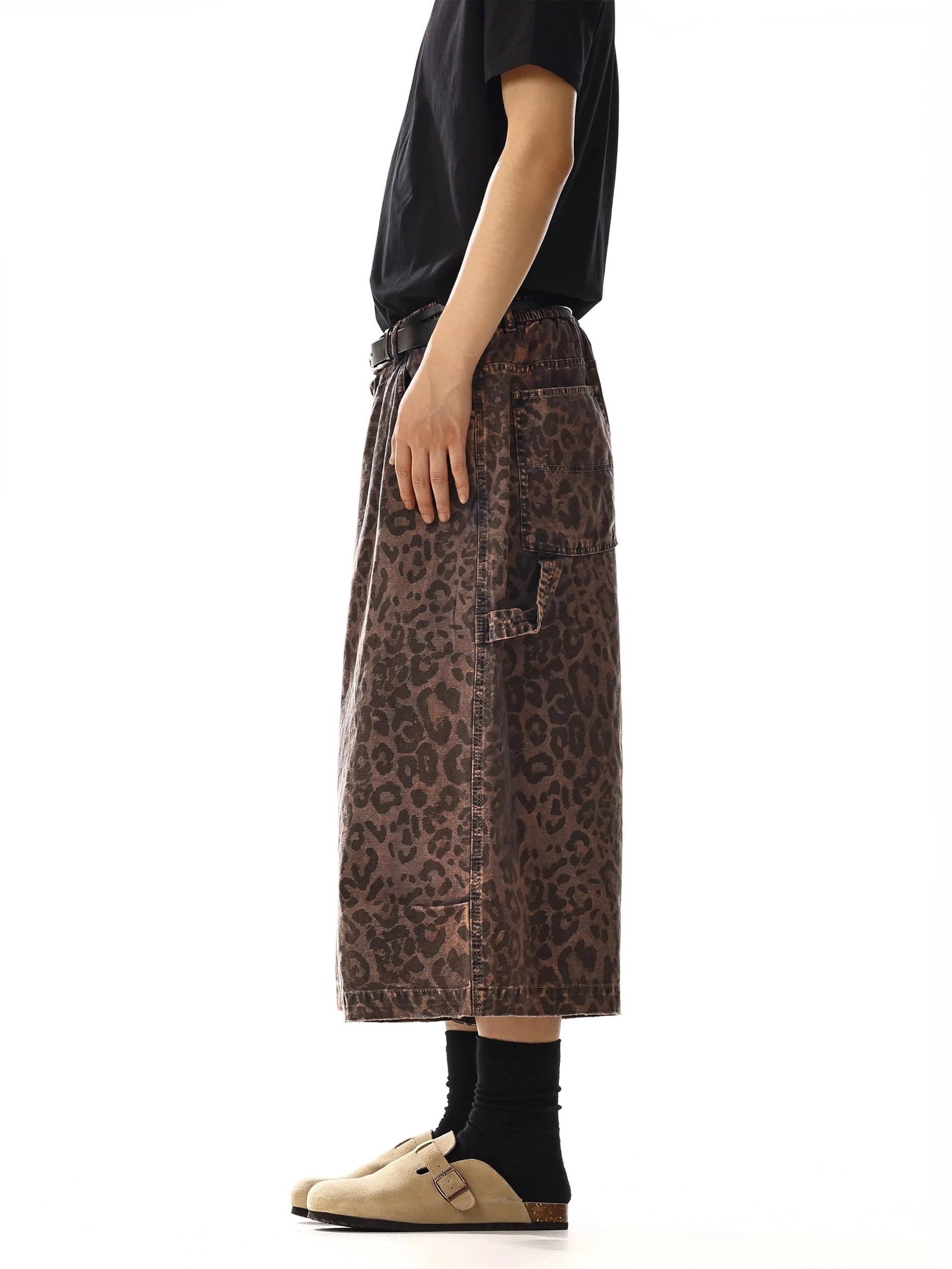RT No. 18219 LEOPARD LONG SHORTS Product Image