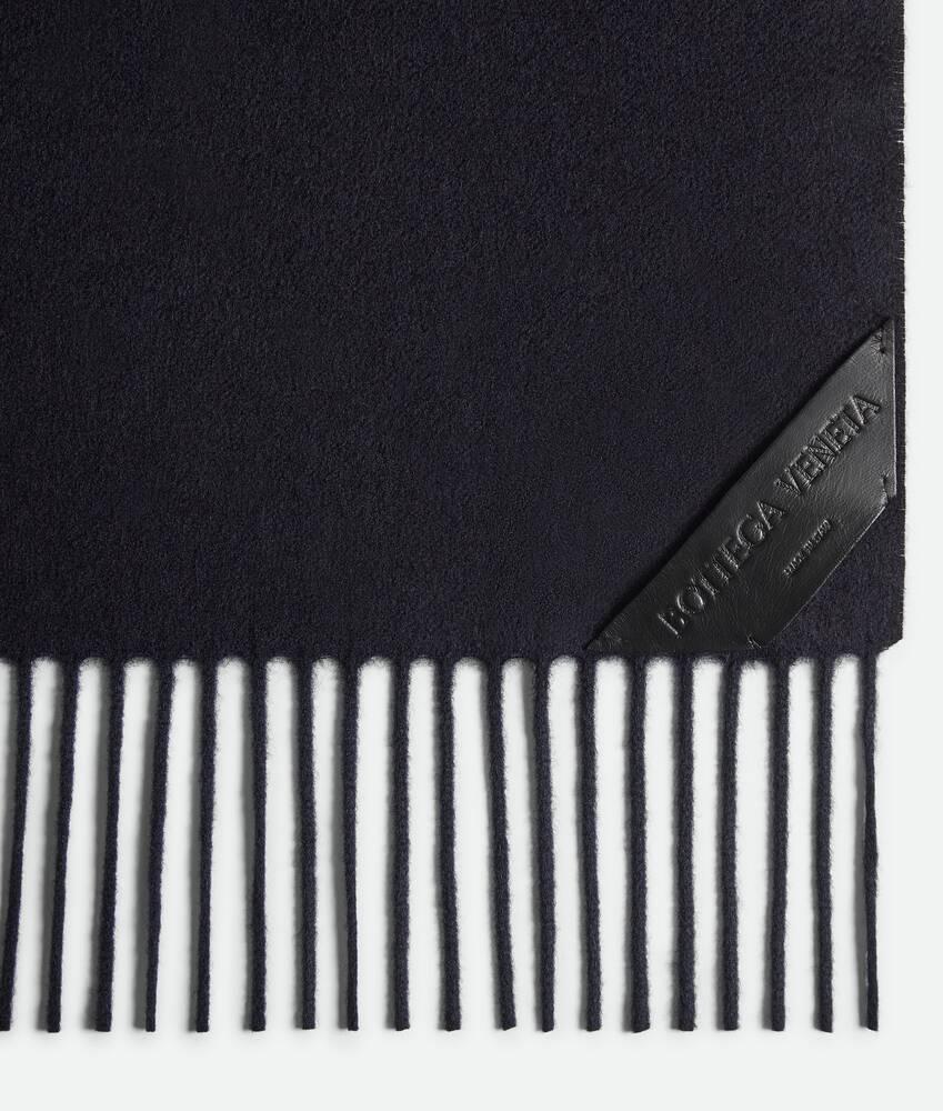 Men's Cashmere Scarf With Leather Patch in Navy melange Product Image
