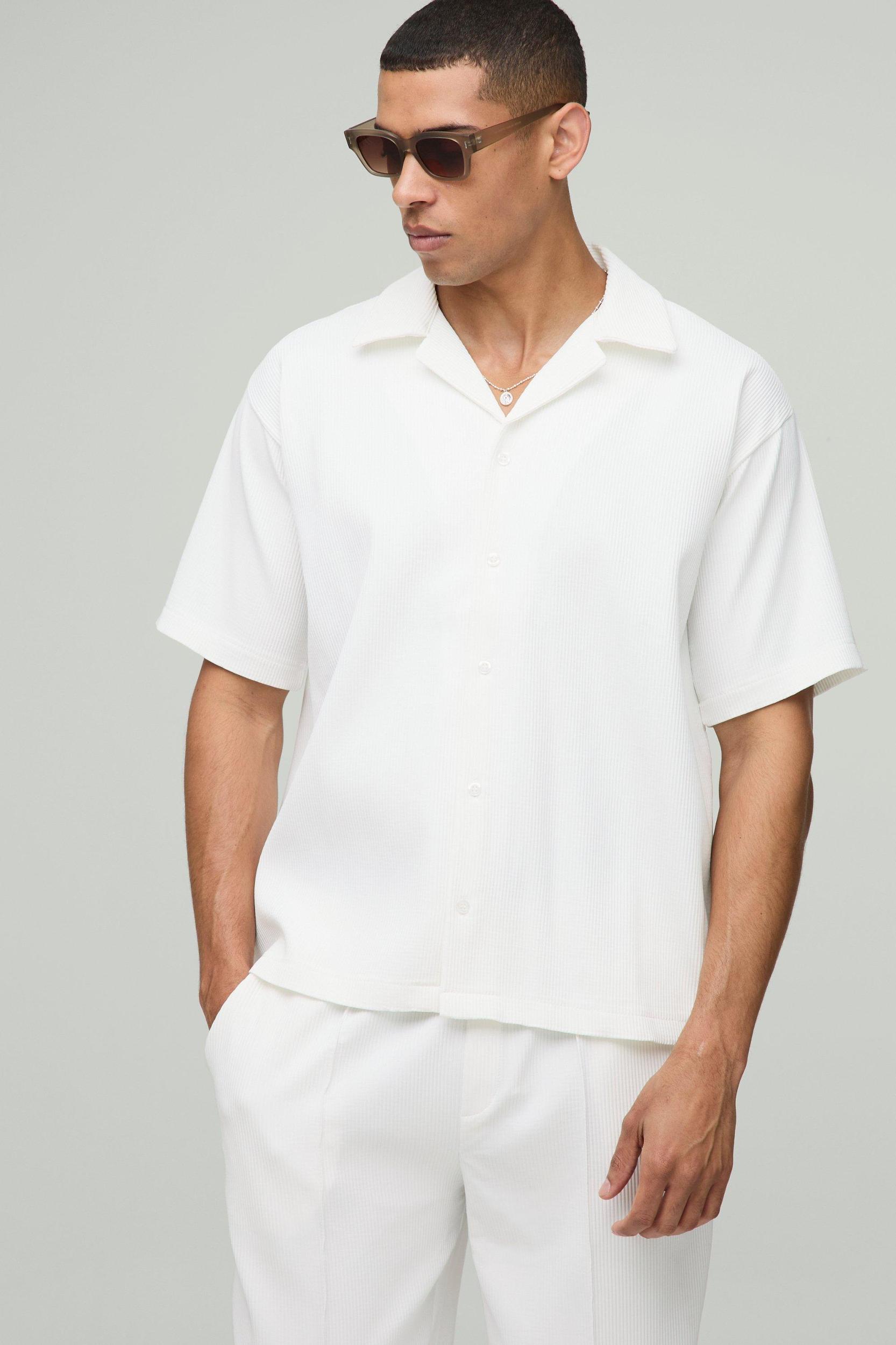 Short Sleeve Revere Oversized Pleated Shirt | boohooMAN USA Product Image