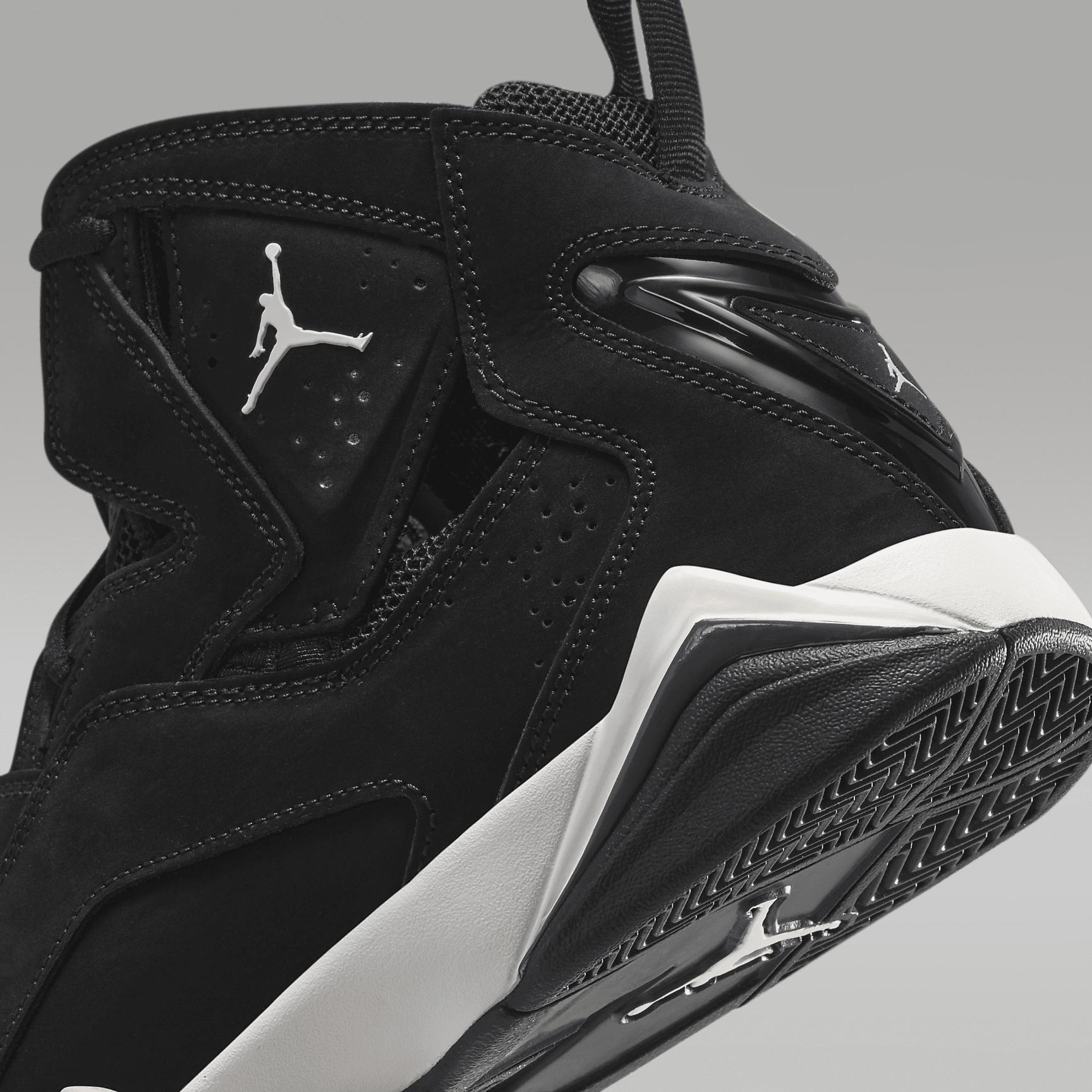 Jordan Mens True Flight Basketball Shoes Product Image