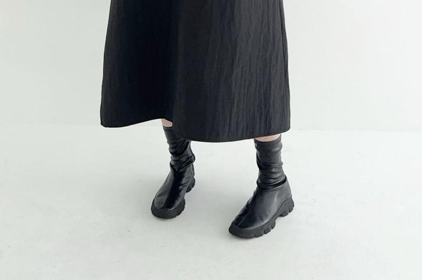 Sleeveless Plain Loose-Fit Midi Dress Product Image