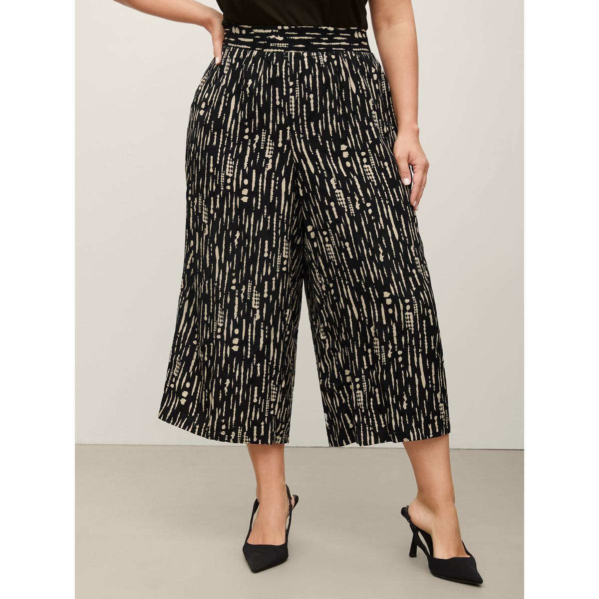 Plus Size Geometric Pattern Cropped Wide-Leg Pants Women Black Loose Mid Rise Work Pants BloomChic 22-24/3X Product Image