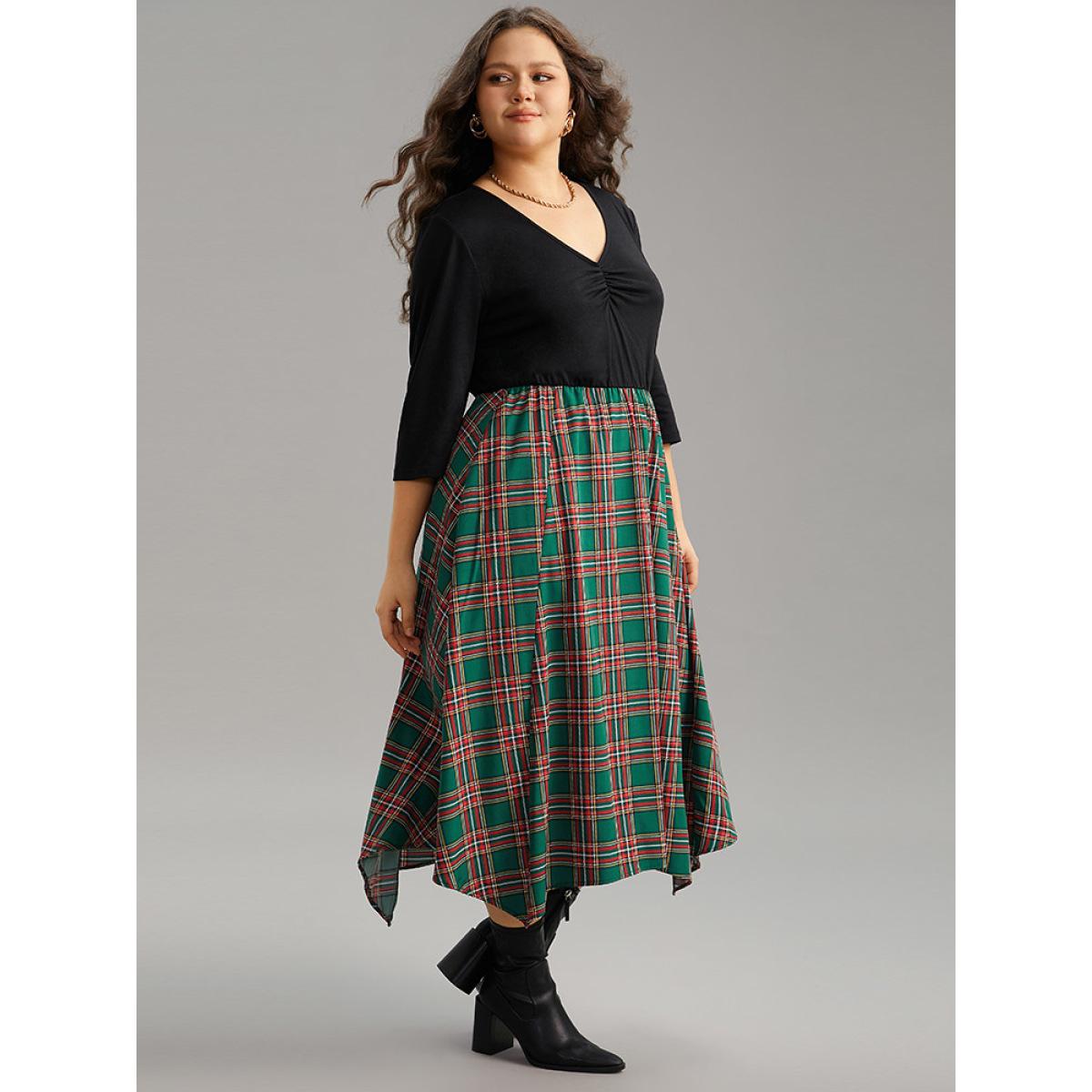 Plus Size Plaid Contrast Patchwork Ruched Pocket Dress DarkGreen Women Elegant Ruched V-neck Elbow-length sleeve Curvy Midi Dress BloomChic 18-20/2X Product Image