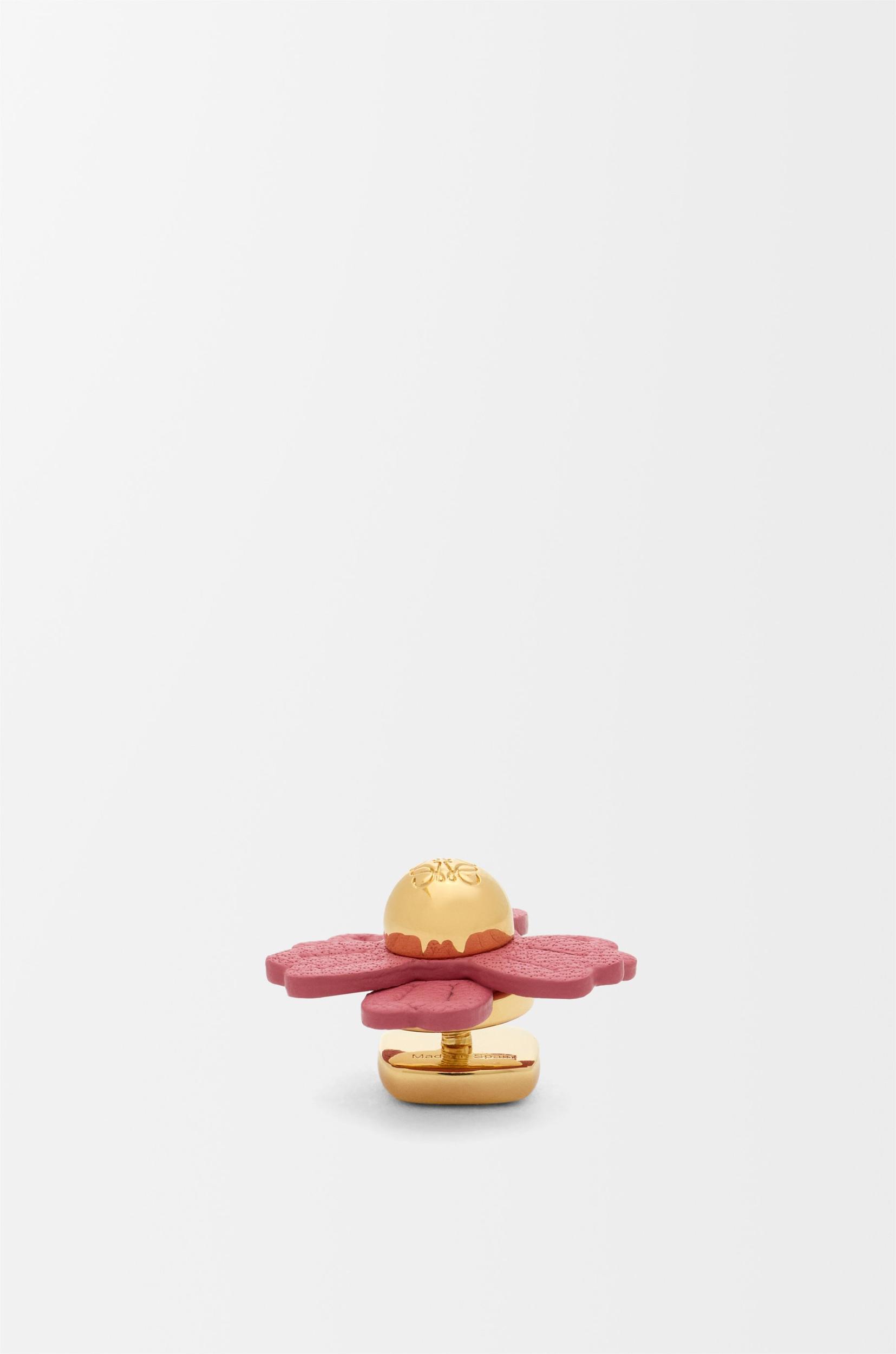 Flower pin in calfskin Product Image