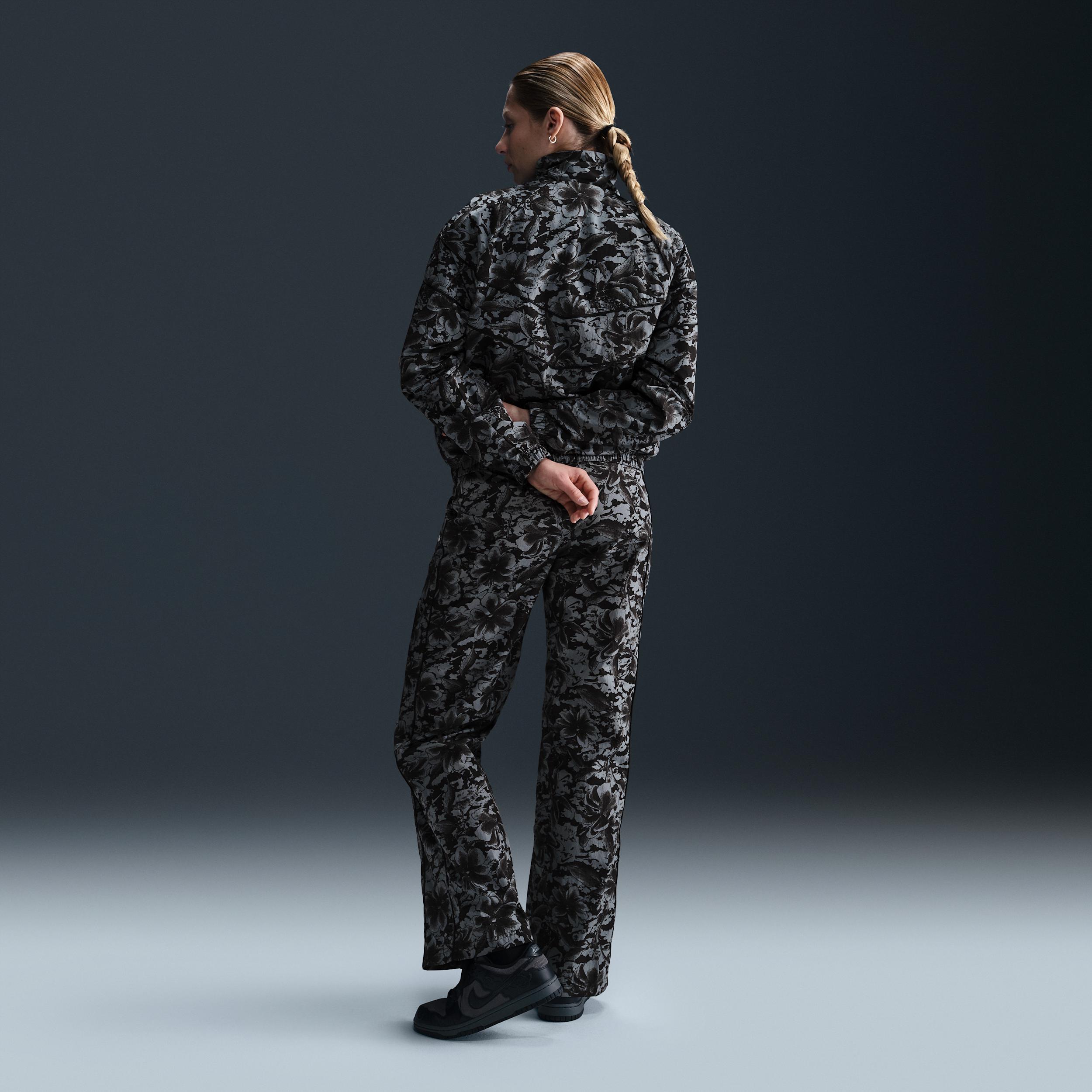 Womens Nike Sportswear Windrunner Loose UV Protection Woven Full-Zip Printed Jacket | HM7285-010 Product Image