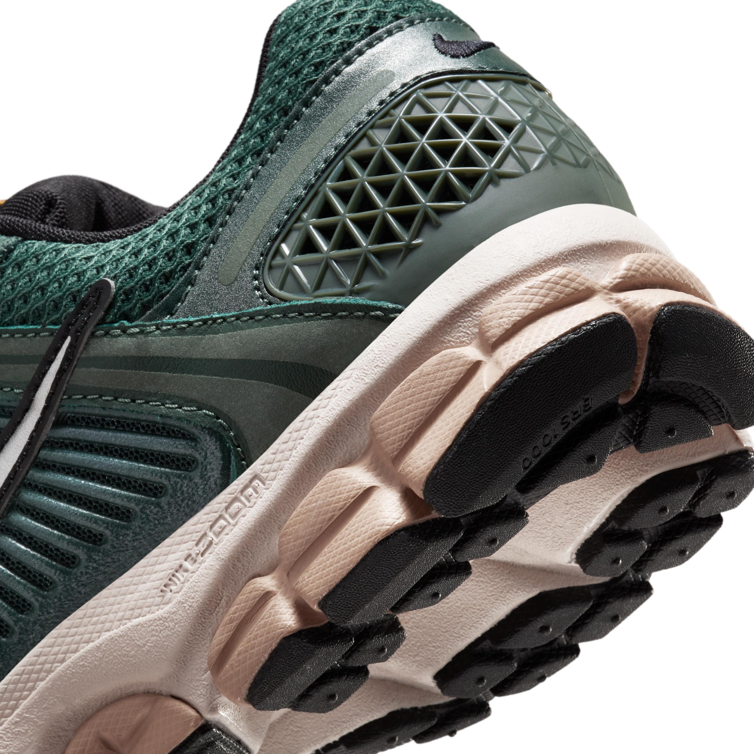 Nike Women's Zoom Vomero 5 Shoes Product Image