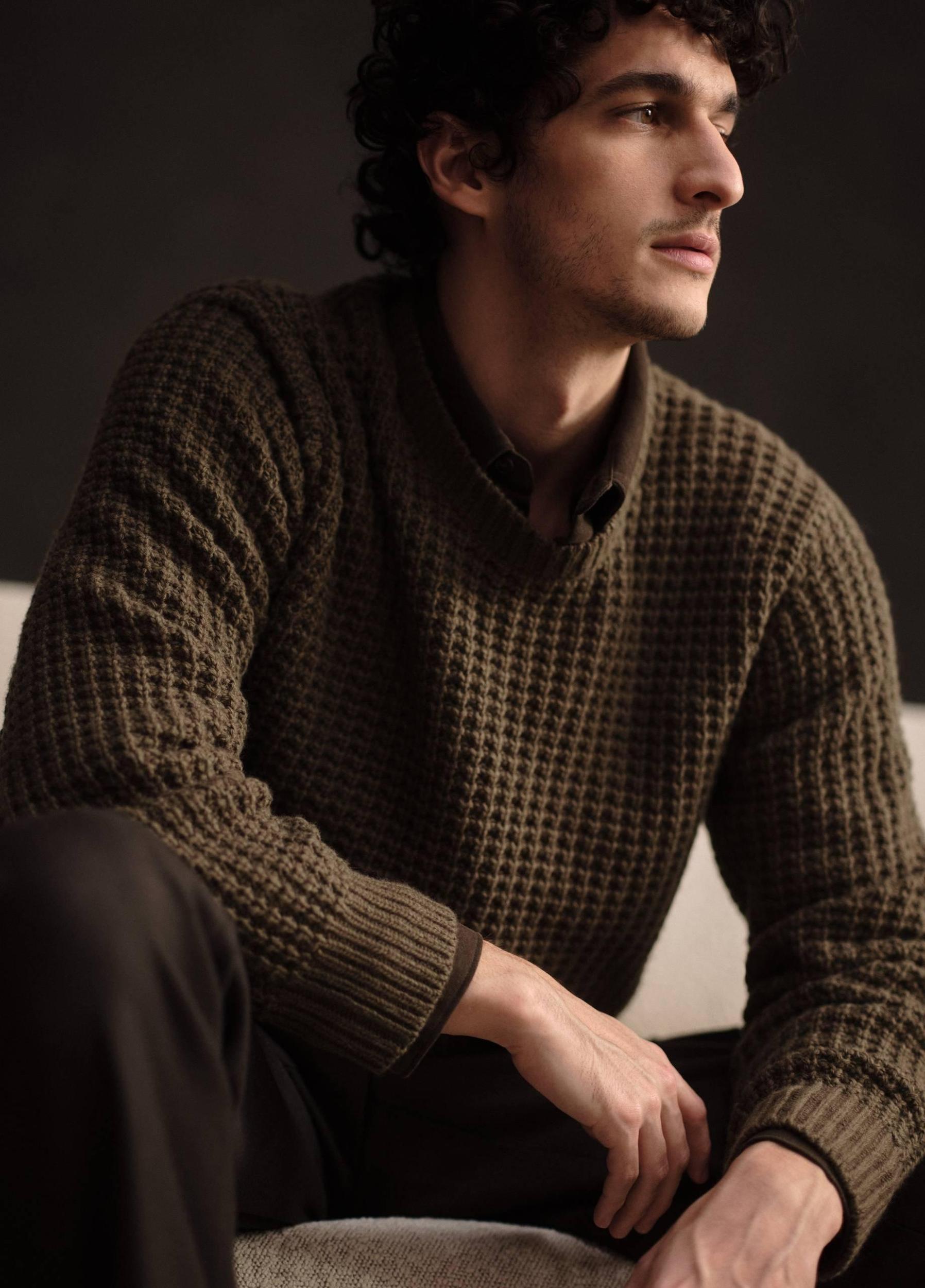 Mens Macro-waffle Crew Neck Sweater Vince Product Image