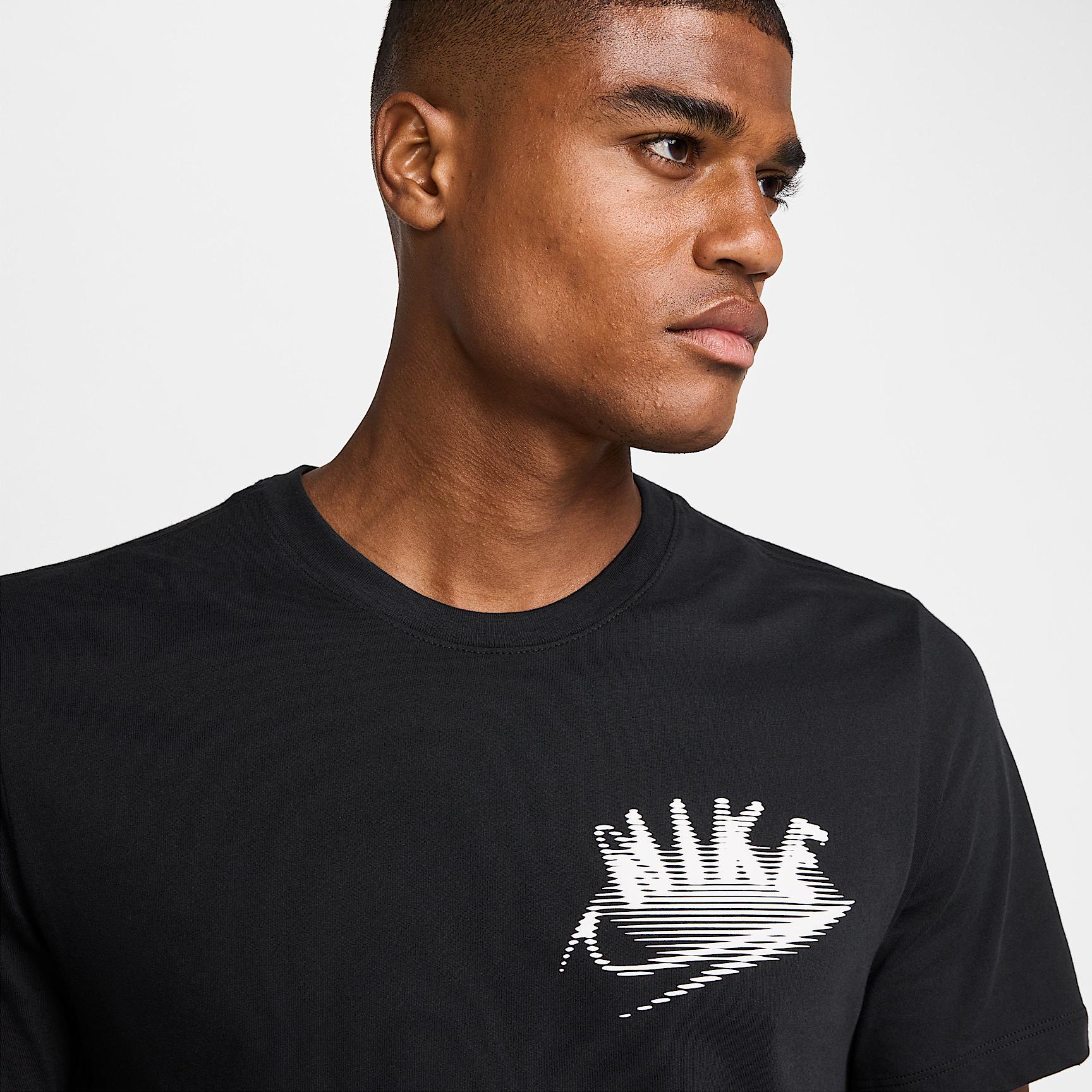 Nike Men's Dri-FIT Fitness T-Shirt Product Image