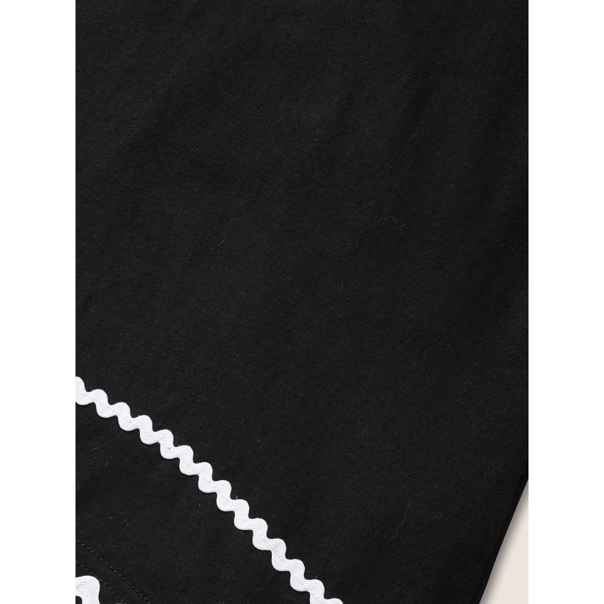 Plus Size Cotton Contrast Trim Round Neck T-shirt Black Women Casual Contrast Round Neck Everyday T-shirts BloomChic 22-24/3X Product Image