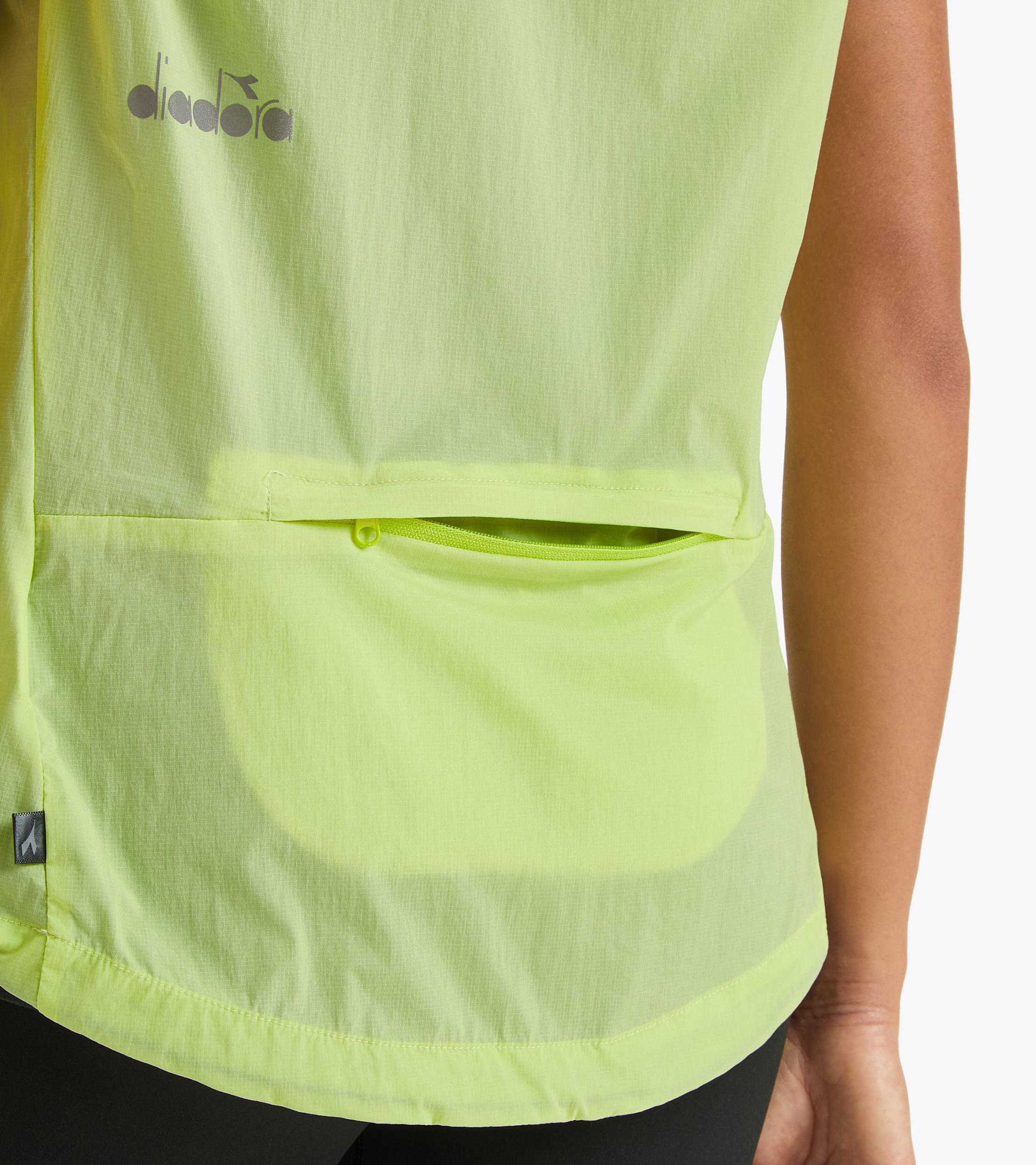 L. PACKABLE VEST Product Image