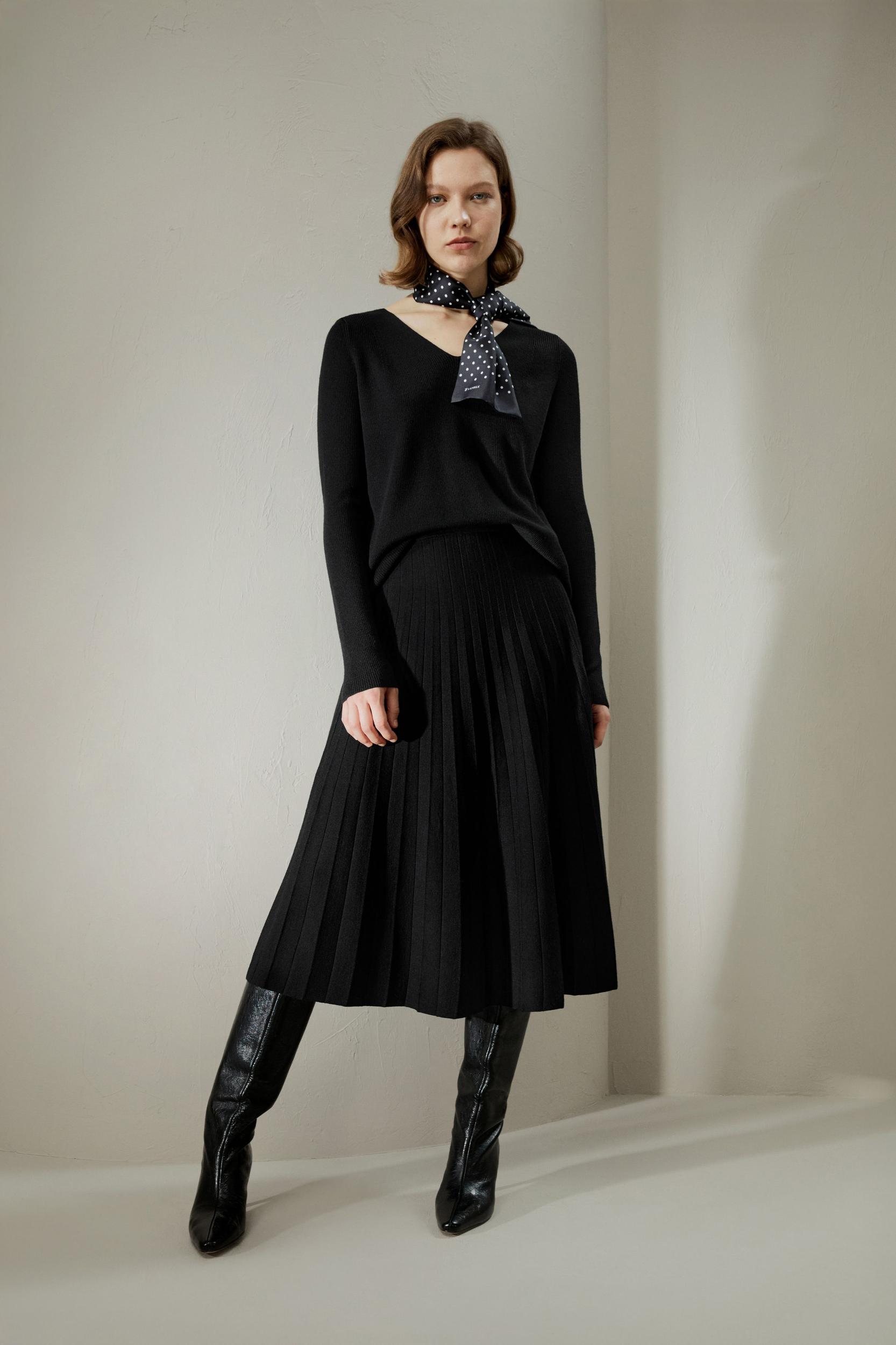 V-neck Ultra-fine Merino Wool Sweater Product Image