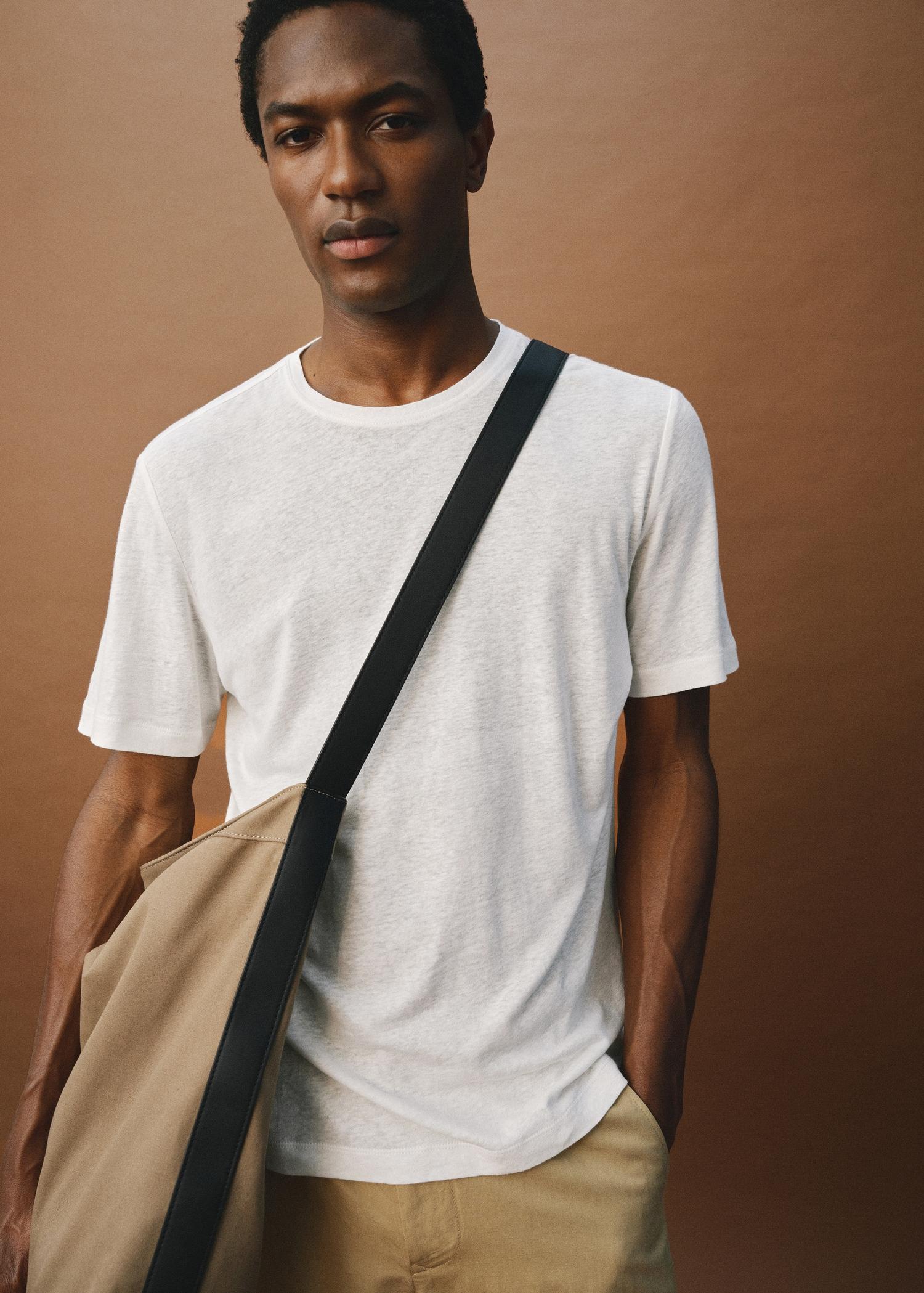 Linen slim-fit t-shirt - Men | MANGO USA Product Image