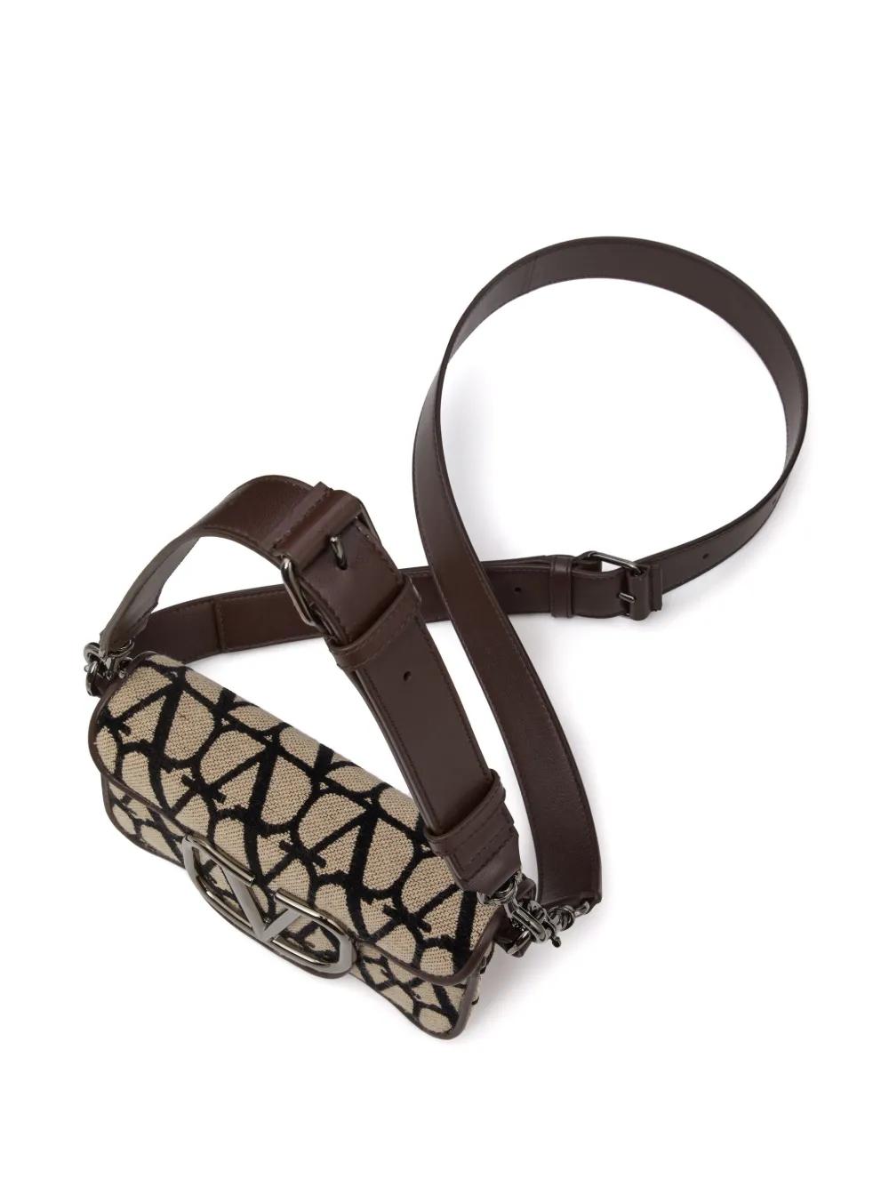 monogram-pattern logo-plaque shoulder bag Product Image