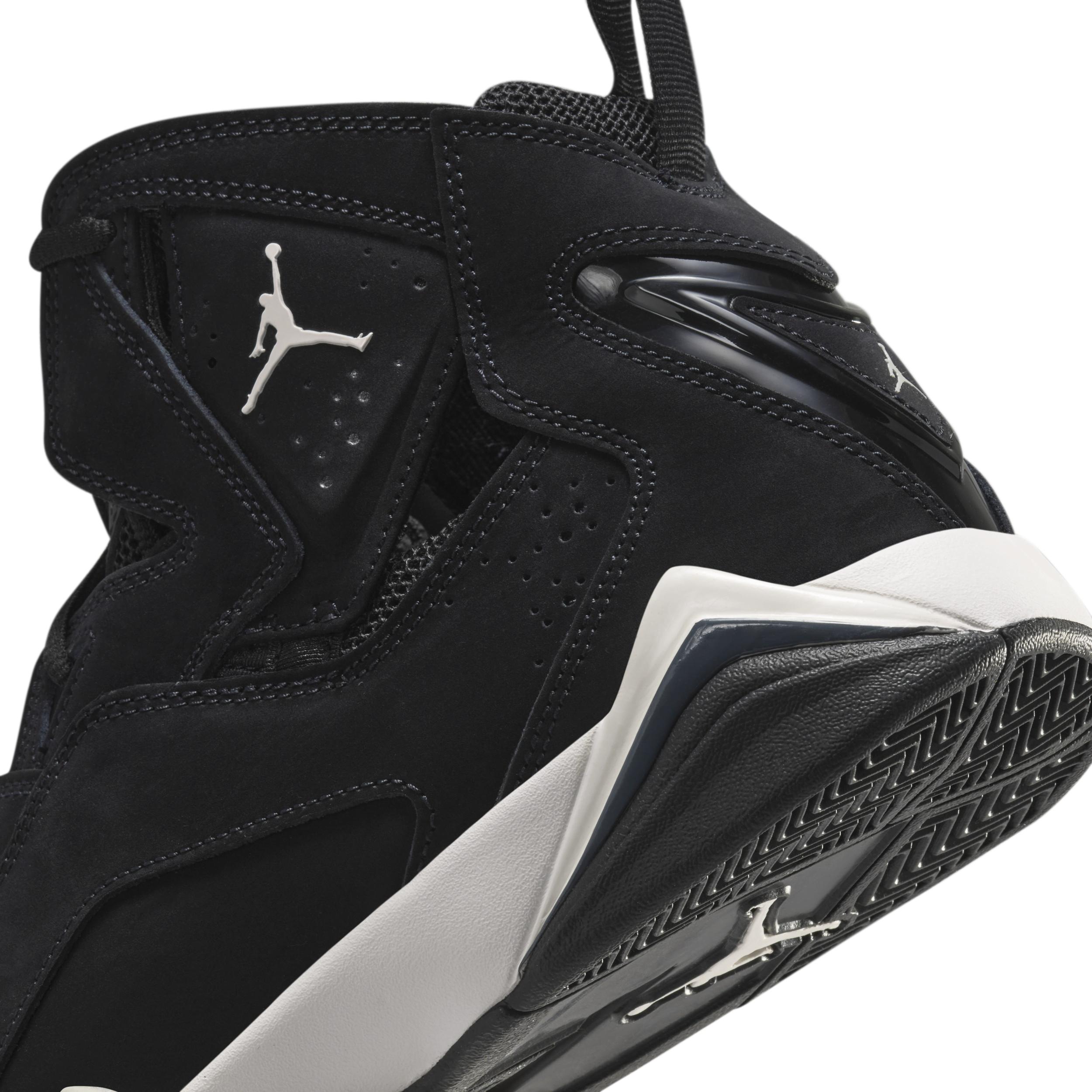 Jordan Mens True Flight Basketball Shoes Product Image
