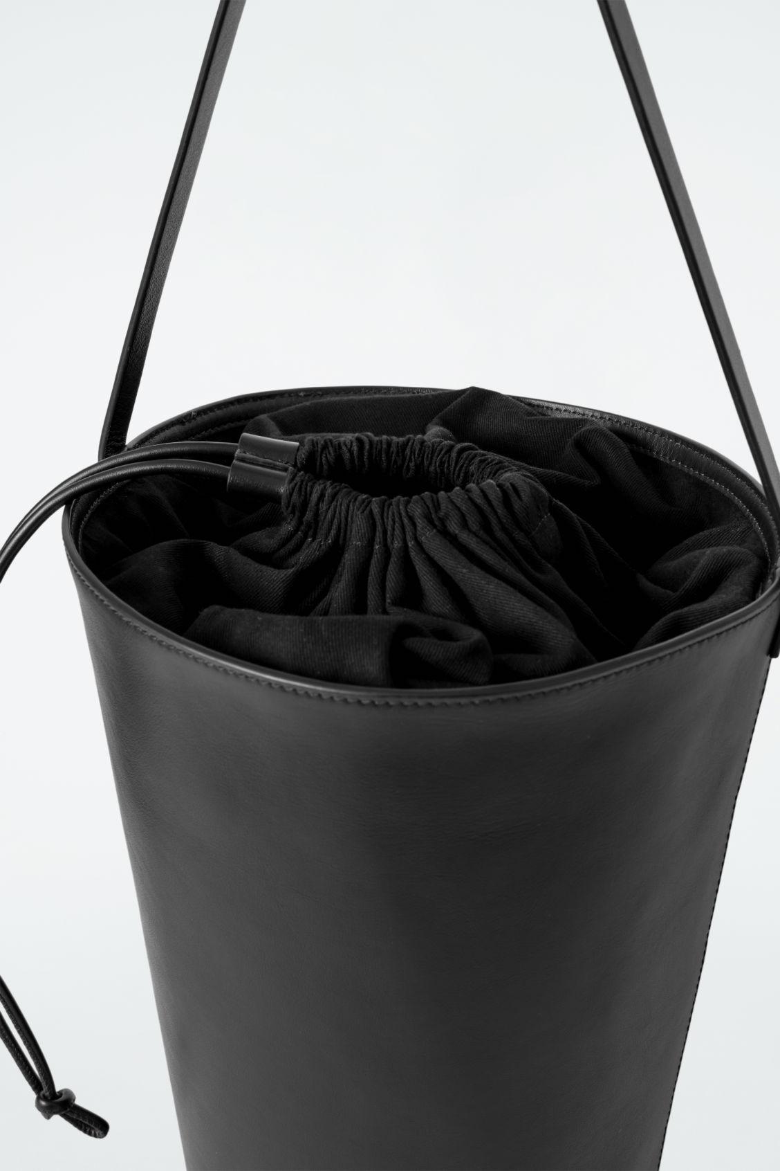 BUCKET BAG - LEATHER Product Image