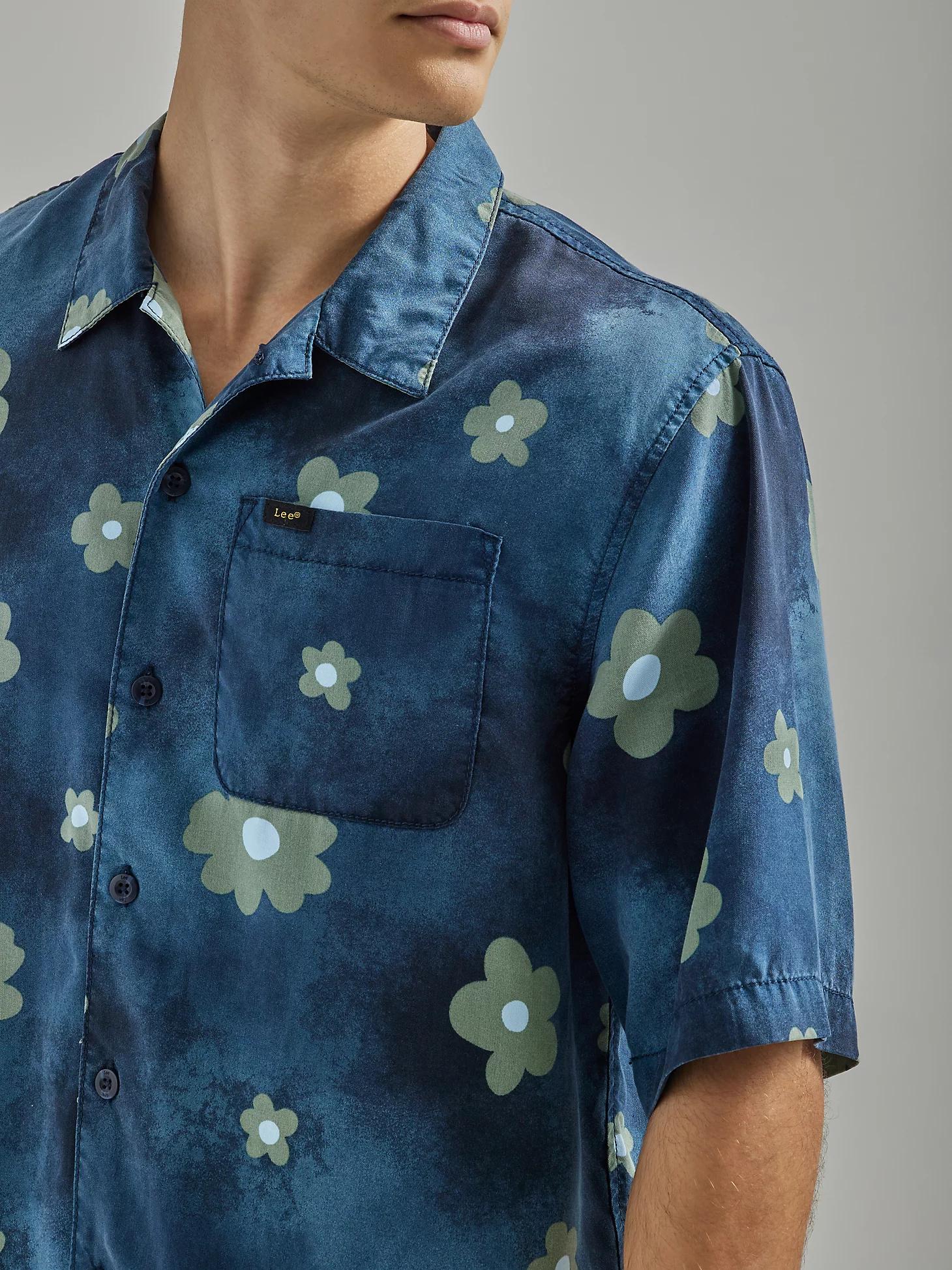 Men's Oversized Floral Resort Shirt | Men's Tops & Tees | Lee® Product Image