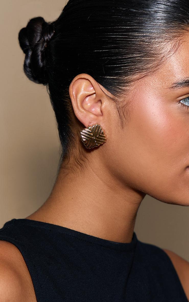 Gold Diamond Ridge Cushion Stud Earrings Product Image