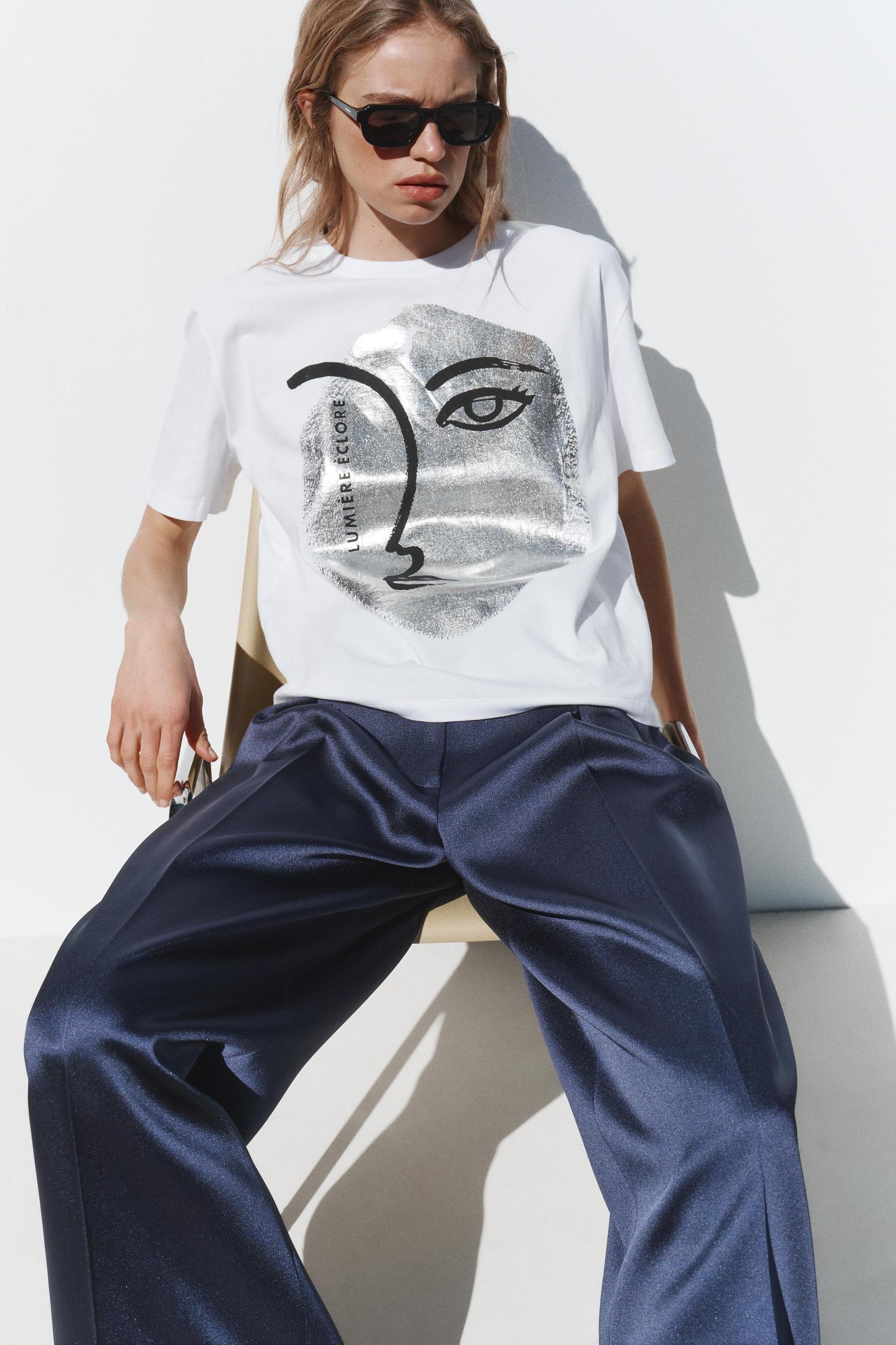 METALLIC GRAPHIC T-SHIRT Product Image