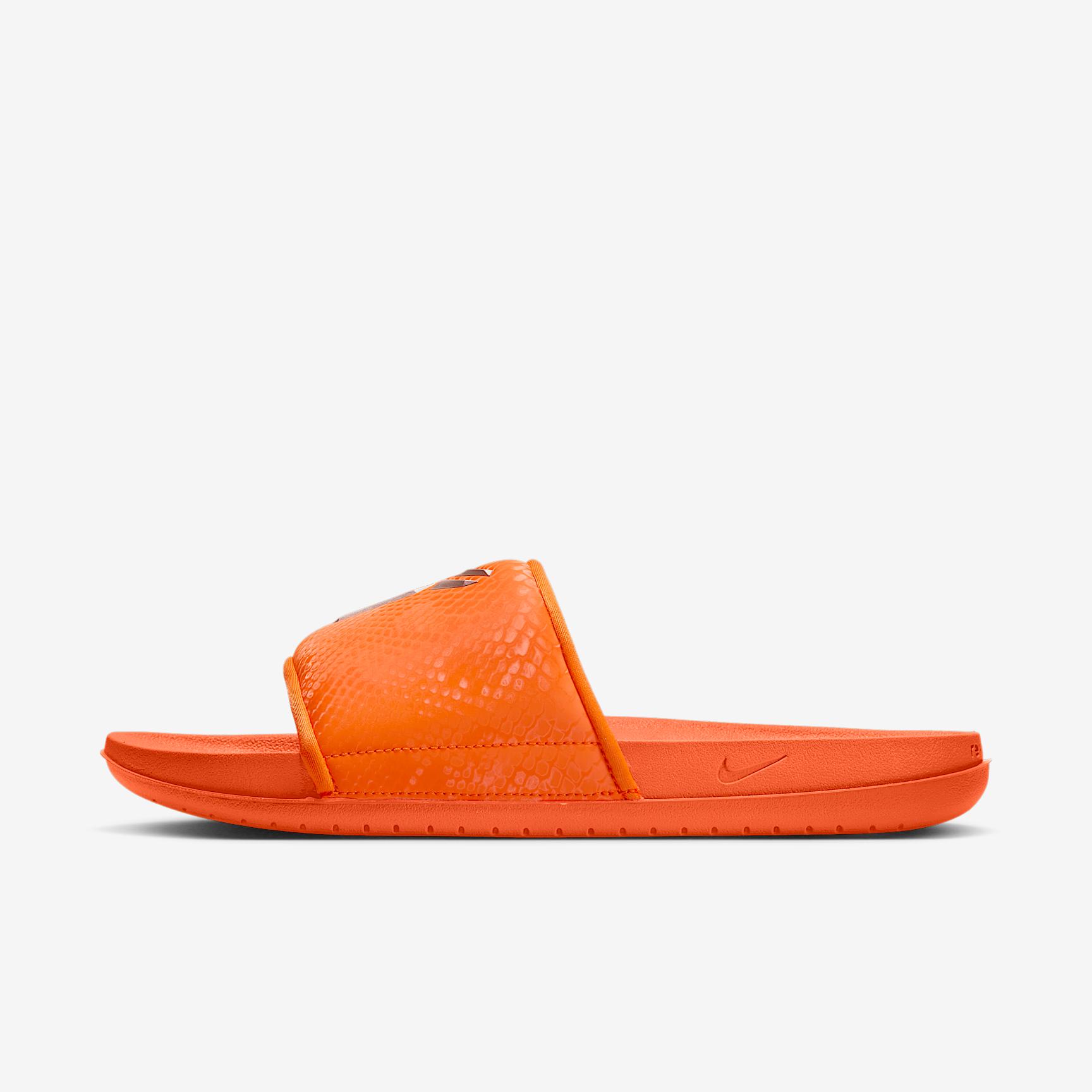 Kobe Offcourt Men's Slides Product Image