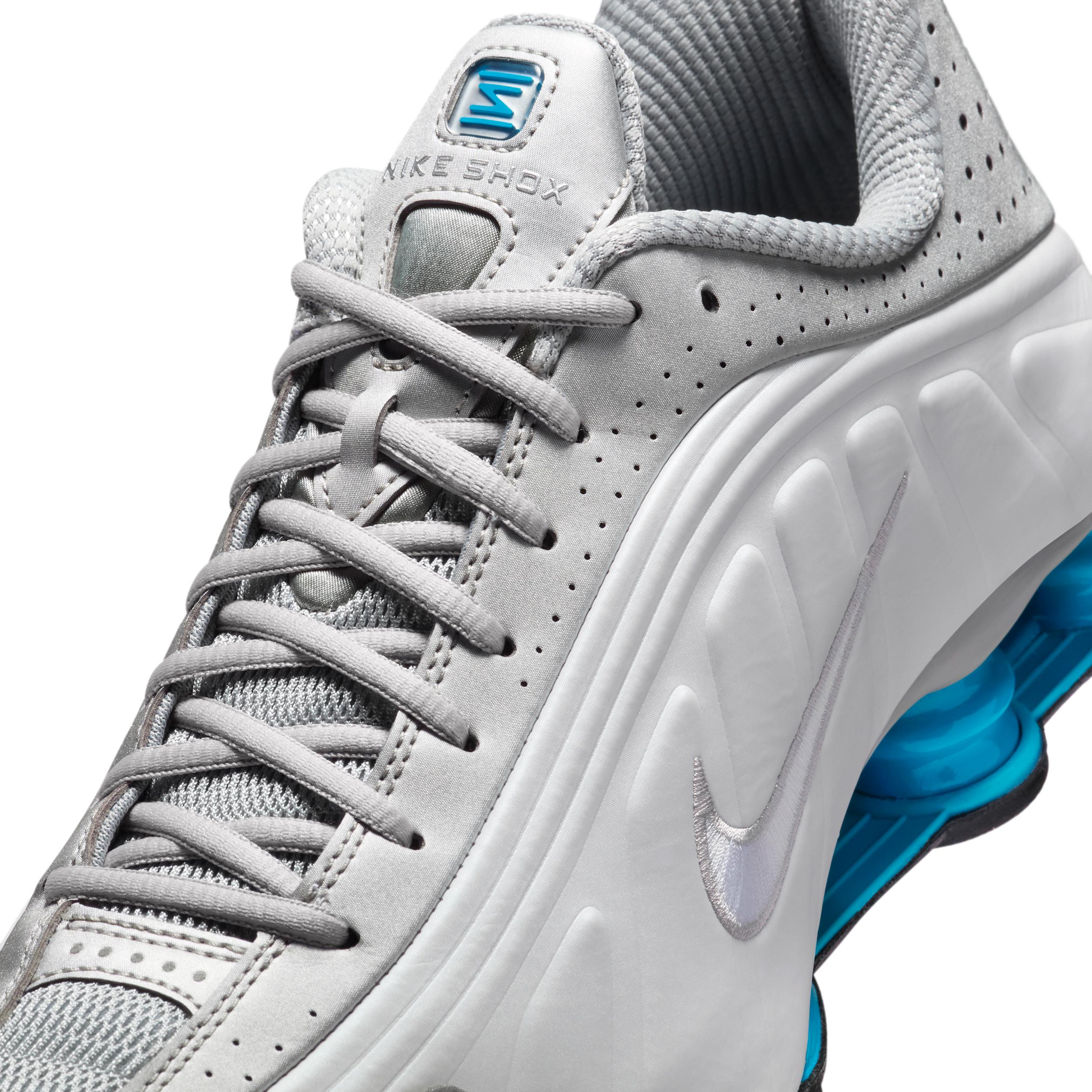 Nike Men's Shox R4 Shoes Product Image