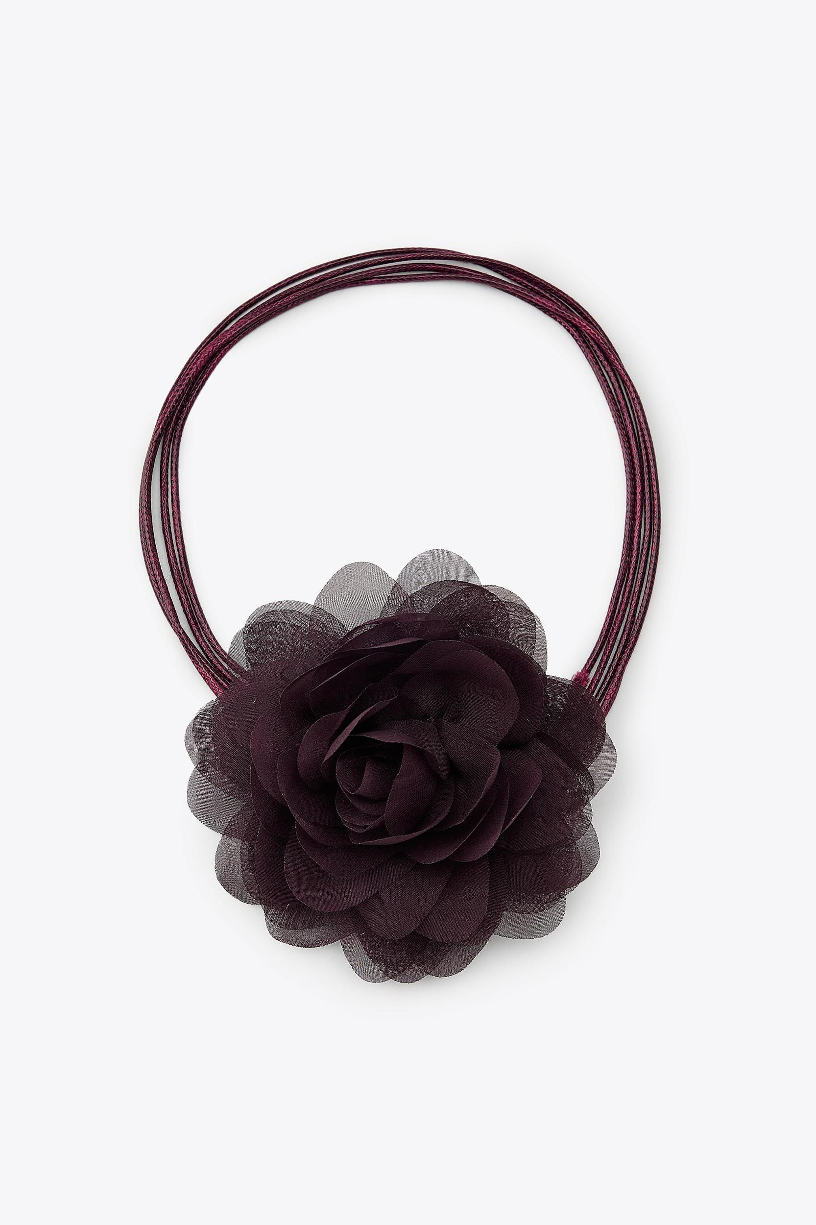FABRIC FLOWER NECKLACE Product Image