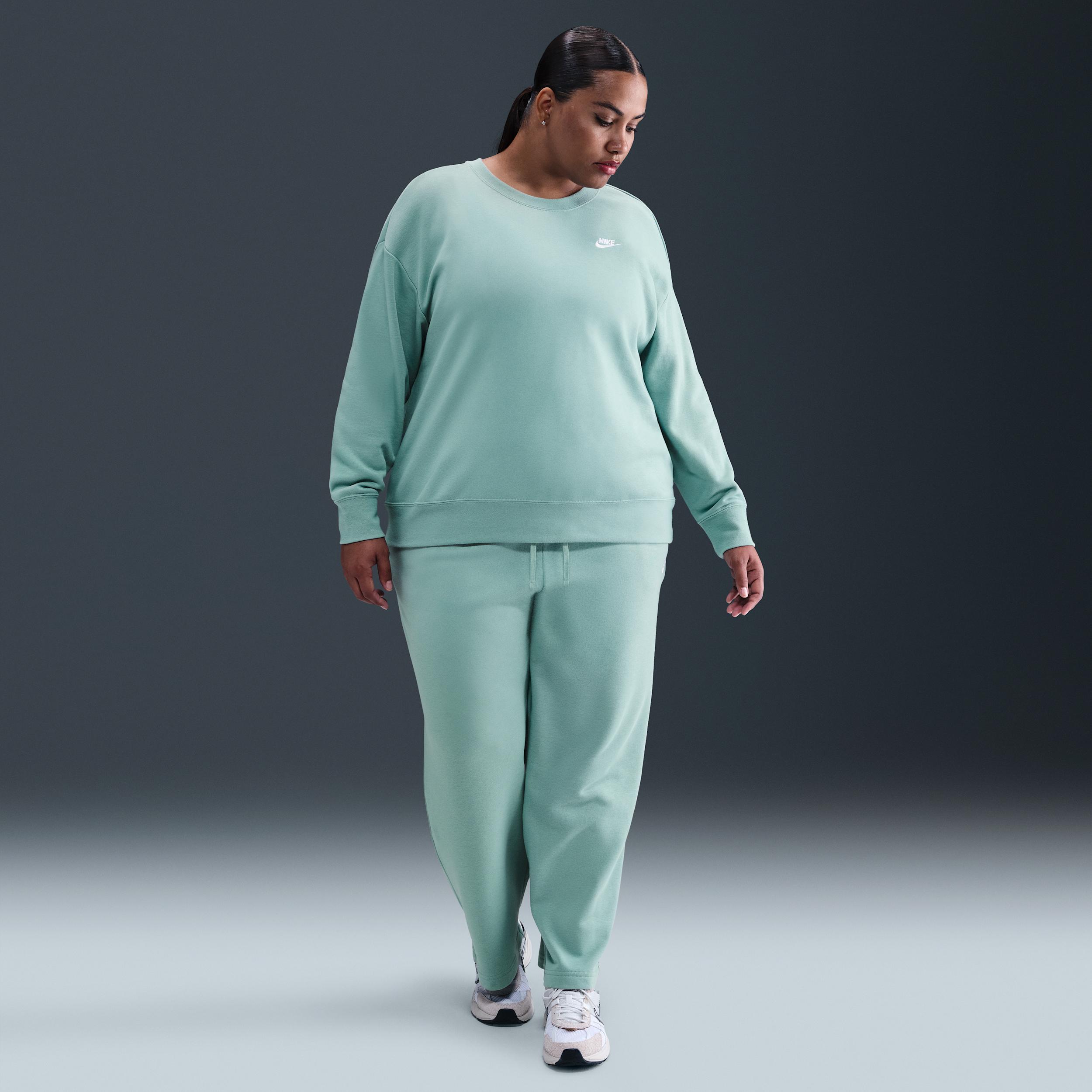 Women's Nike Sportswear Club Fleece Loose Crew-Neck Sweatshirt (Plus Size) Product Image