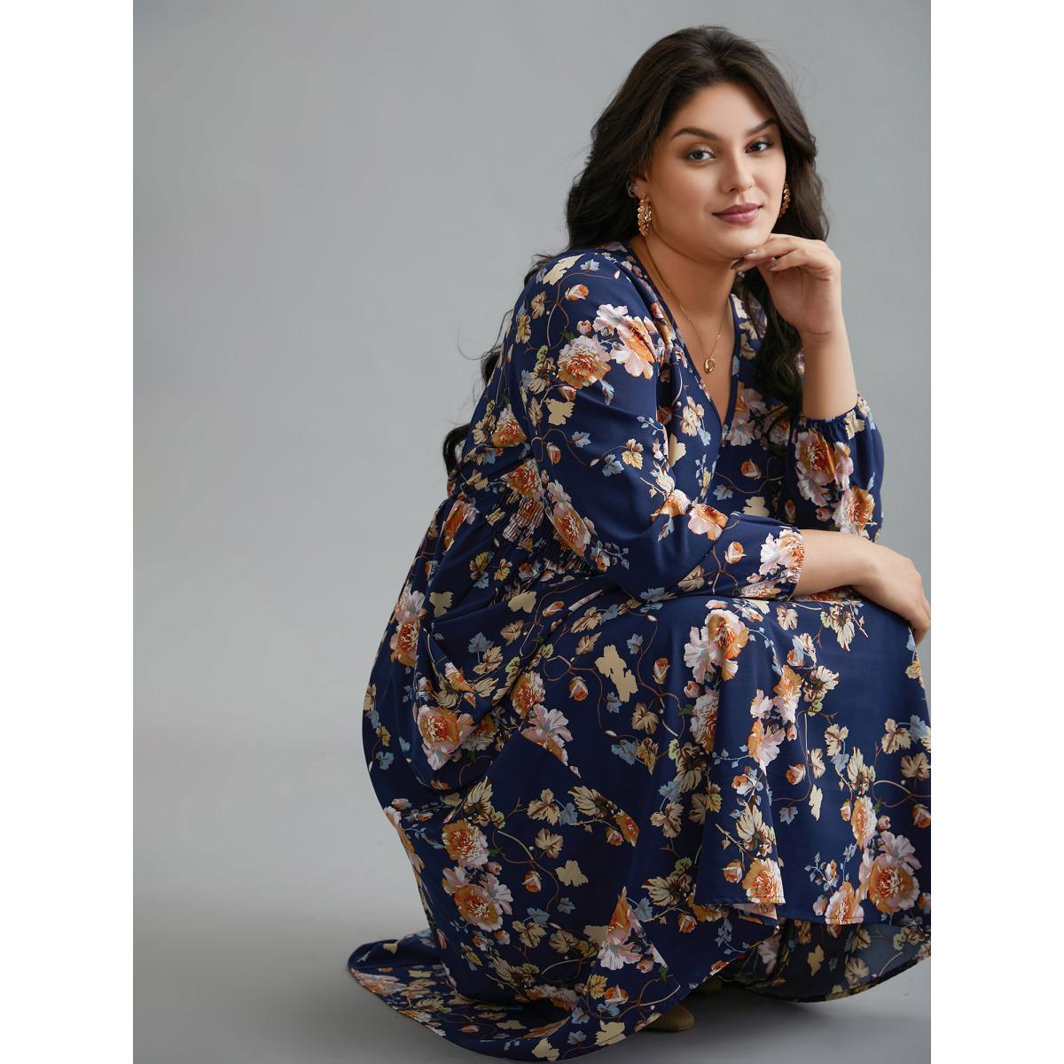 Plus Size Floral Shirred V-Neck Maxi Dress DarkBlue Women Elegant Shirred V-neck Long Sleeve Curvy BloomChic 28/5X Product Image