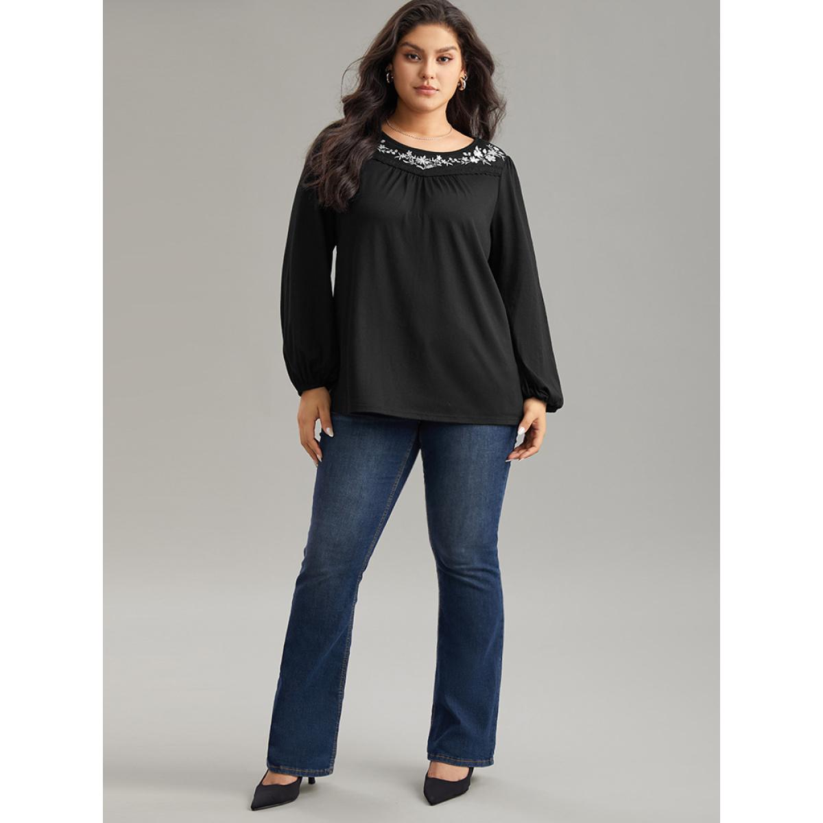 Plus Size Floral Embroidered Gathered Elastic Cuffs T-shirt Black Women Elegant Elastic cuffs Silhouette Floral Print Round Neck Dailywear T-shirts BloomChic 22-24/3X Product Image