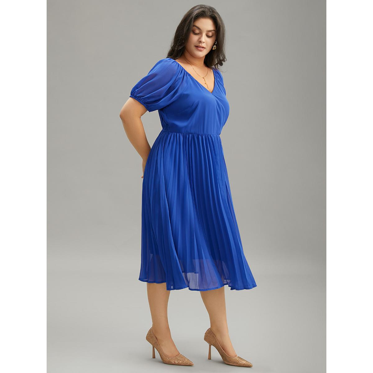 Plus Size Plain Pleated V Neck Elastic Cuffs Puff Sleeve Dress Blue Women Elegant Elastic cuffs V-neck Short sleeve Curvy Midi Dress BloomChic 26/4X Product Image